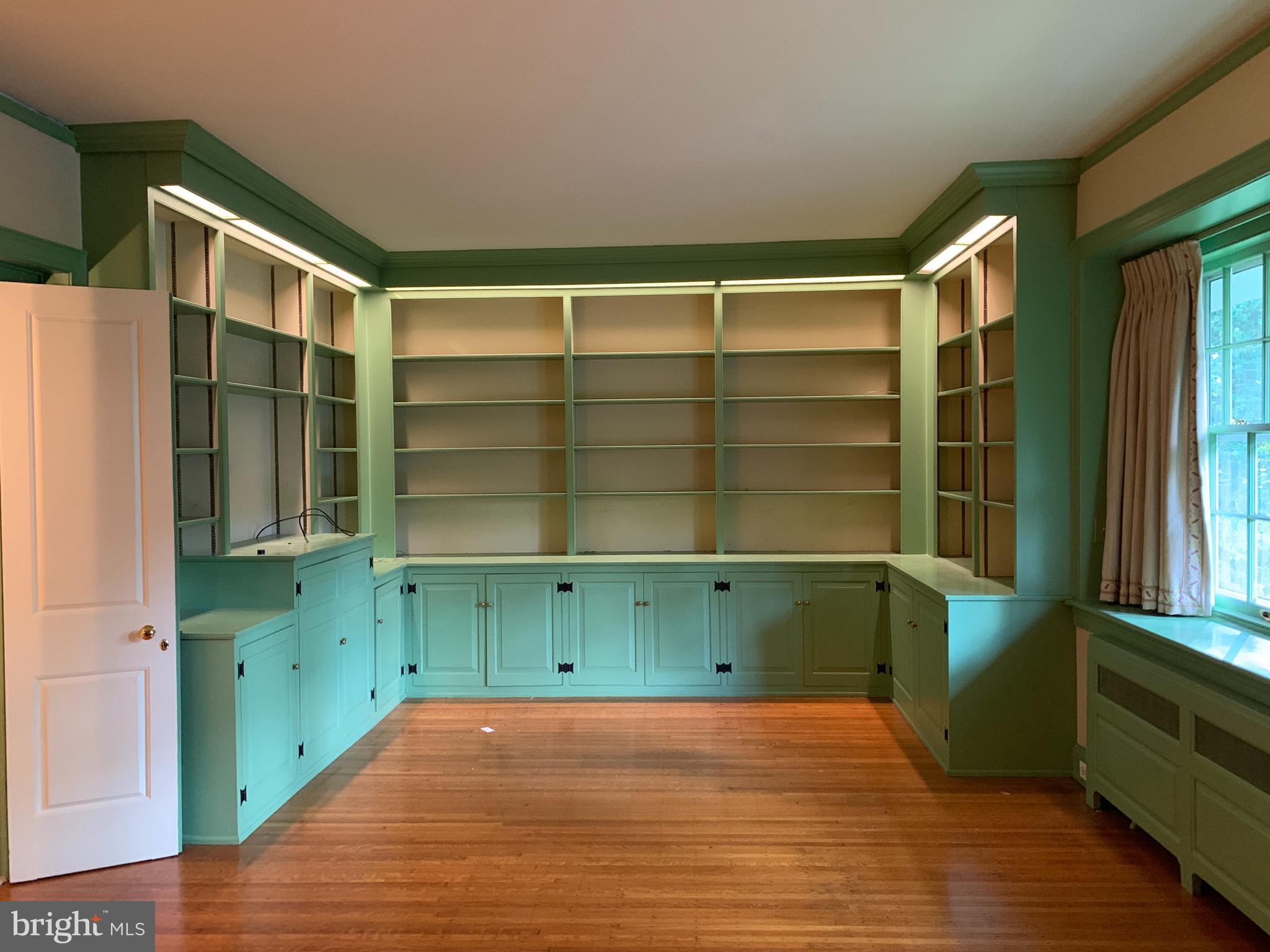 CHESTNUT HILL - Residential