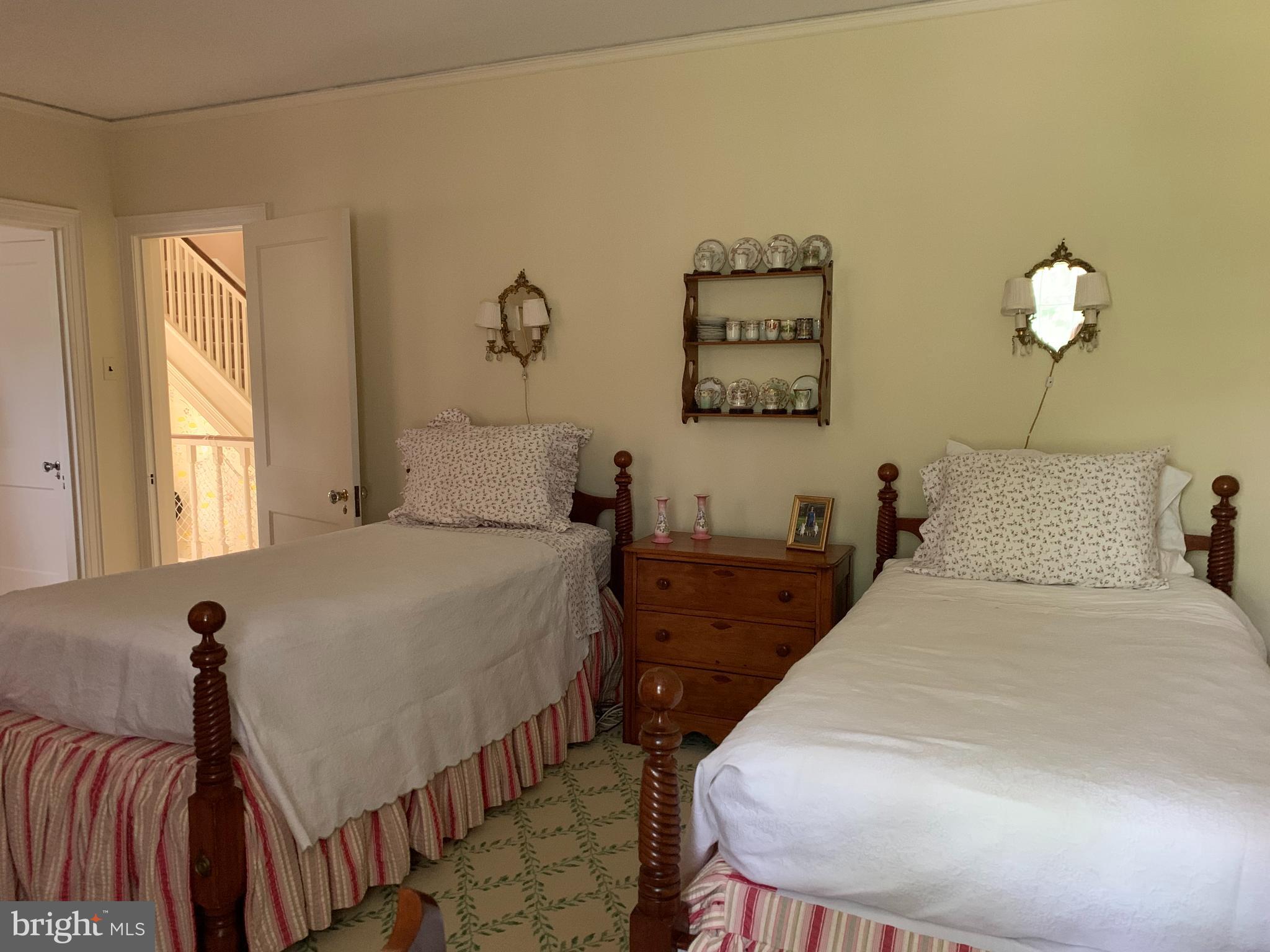 CHESTNUT HILL - Residential