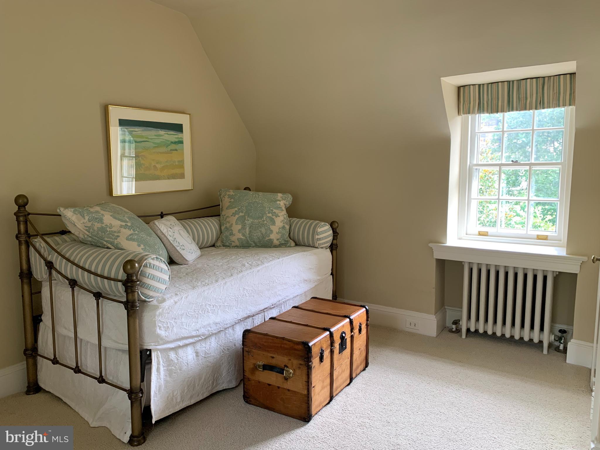 CHESTNUT HILL - Residential