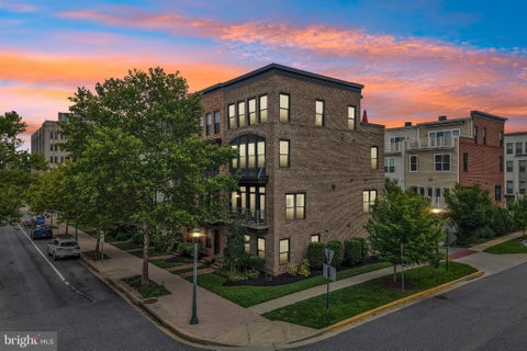 Photo of 918 King Farm Boulevard, ROCKVILLE, MD 20850 (MLS # MDMC2246084)
