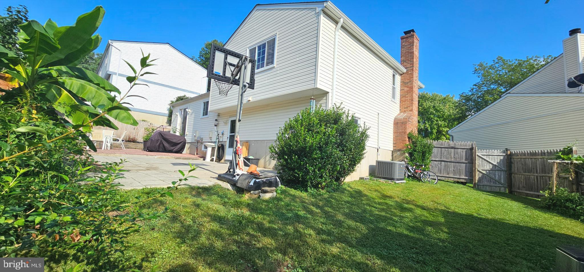 STARLIT PONDS - Residential Lease