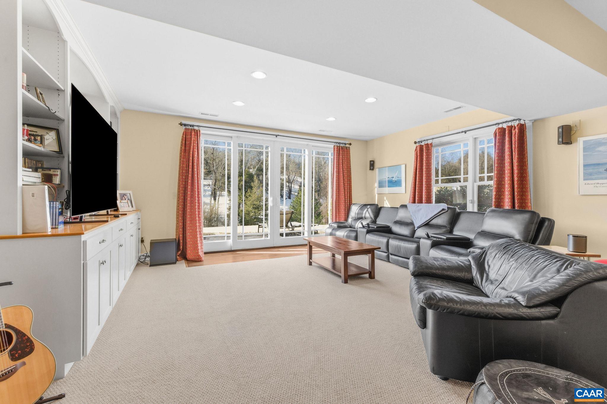 THE ROCKS - Residential