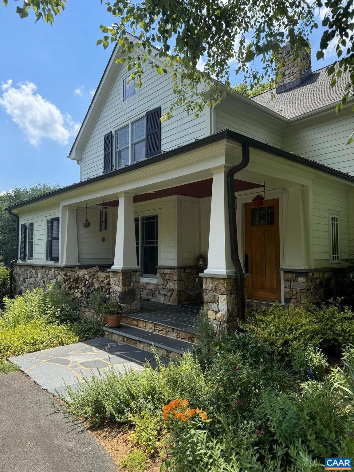 THE ROCKS - Residential