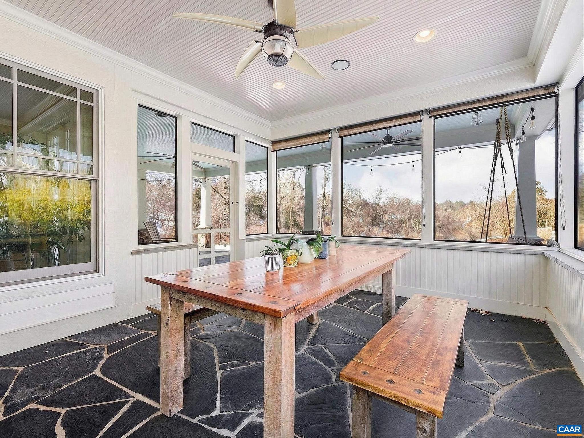 THE ROCKS - Residential