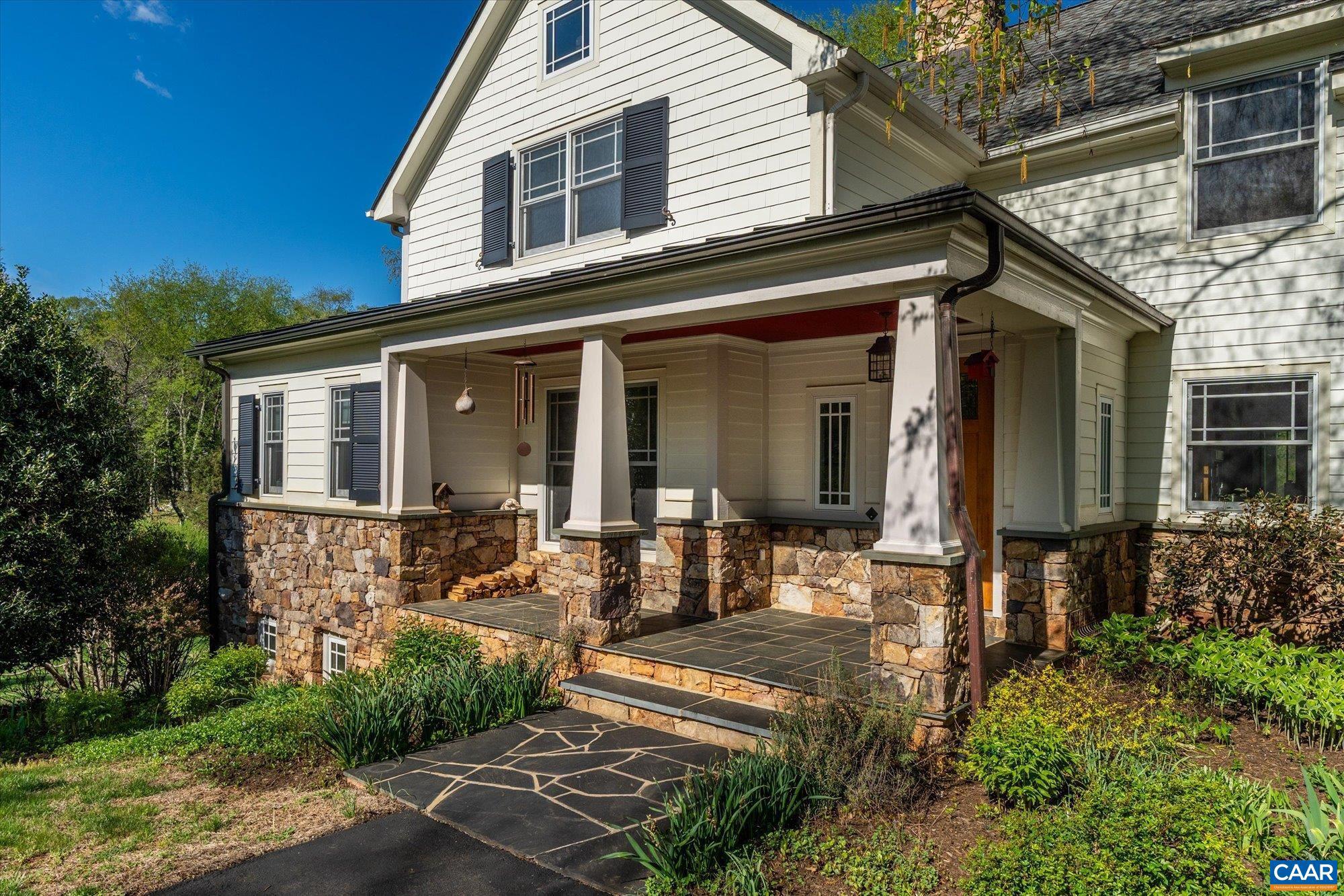 THE ROCKS - Residential