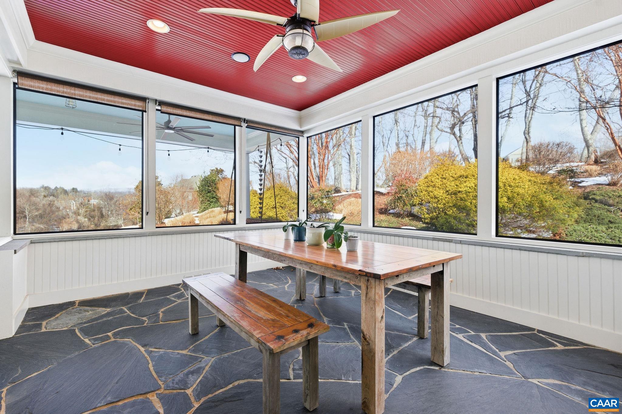 THE ROCKS - Residential