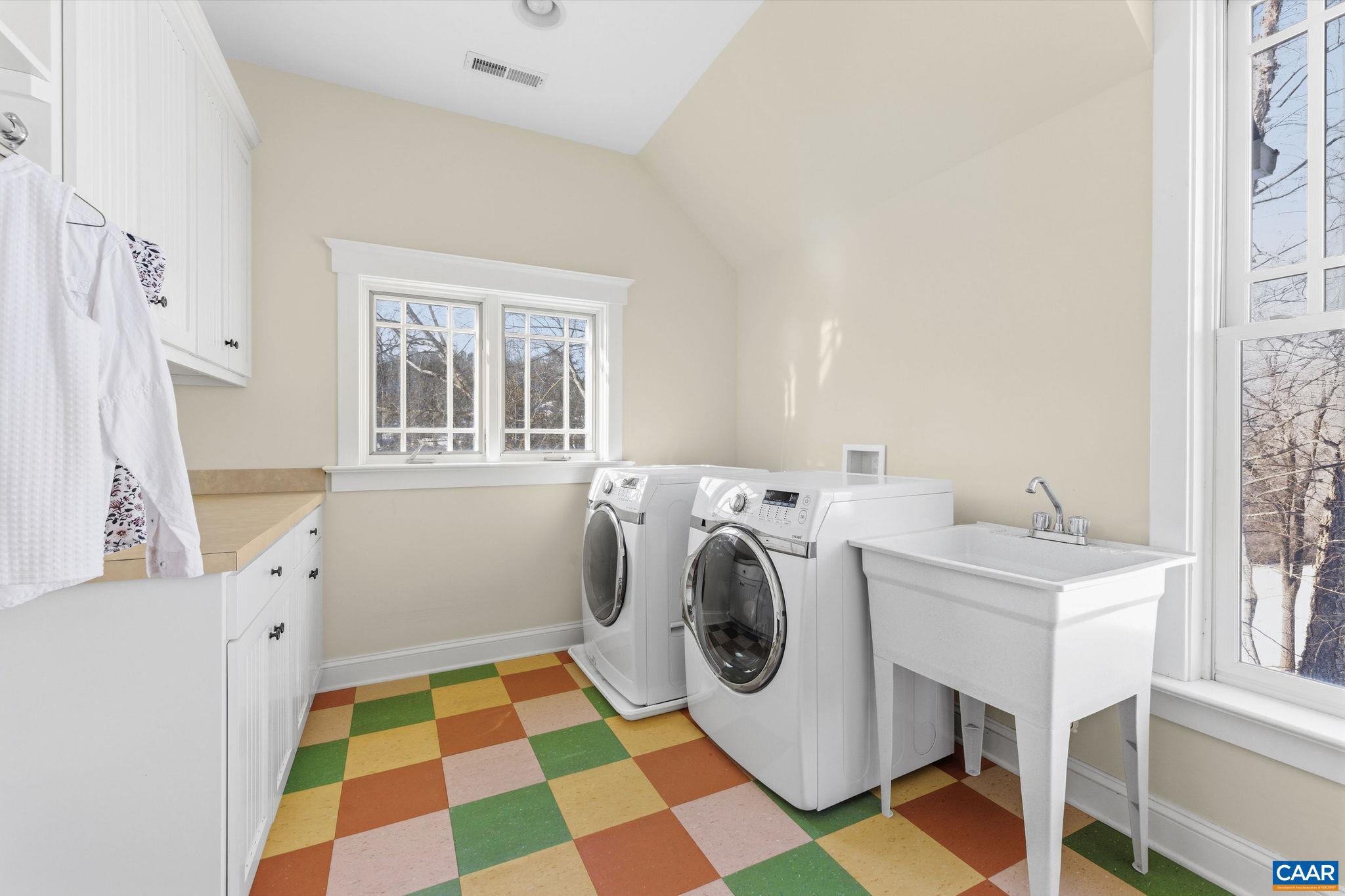 THE ROCKS - Residential