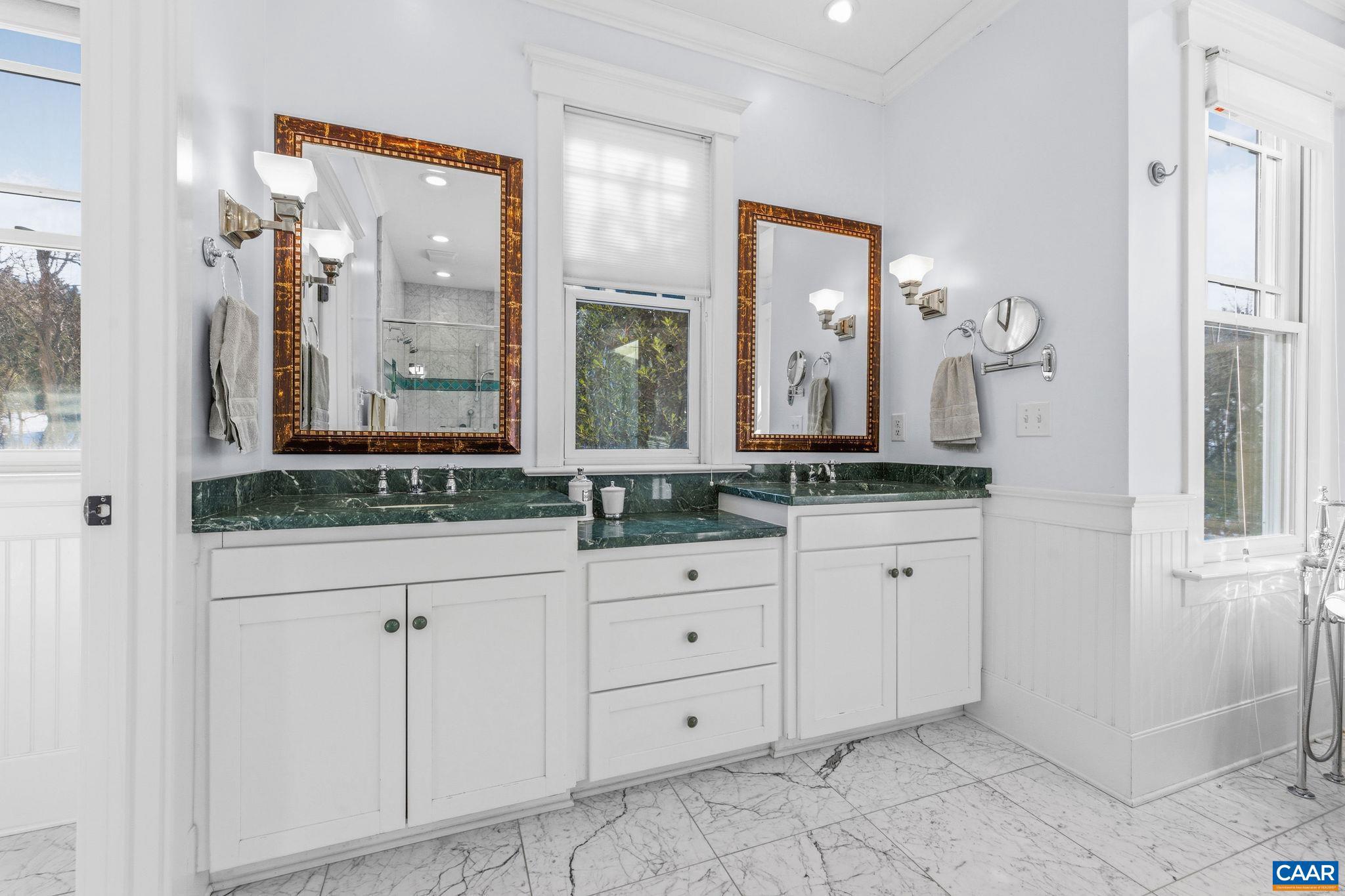 THE ROCKS - Residential