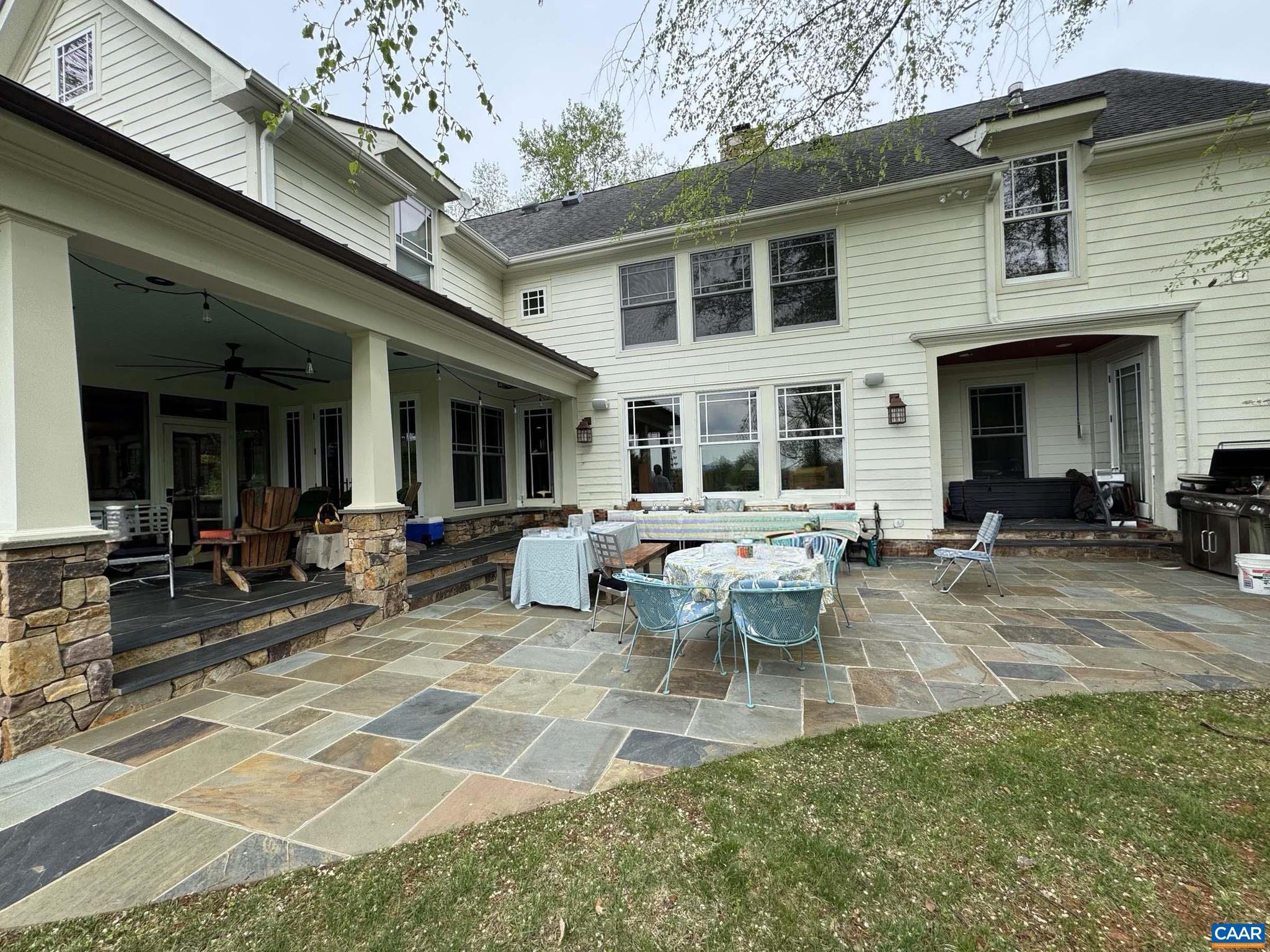 THE ROCKS - Residential