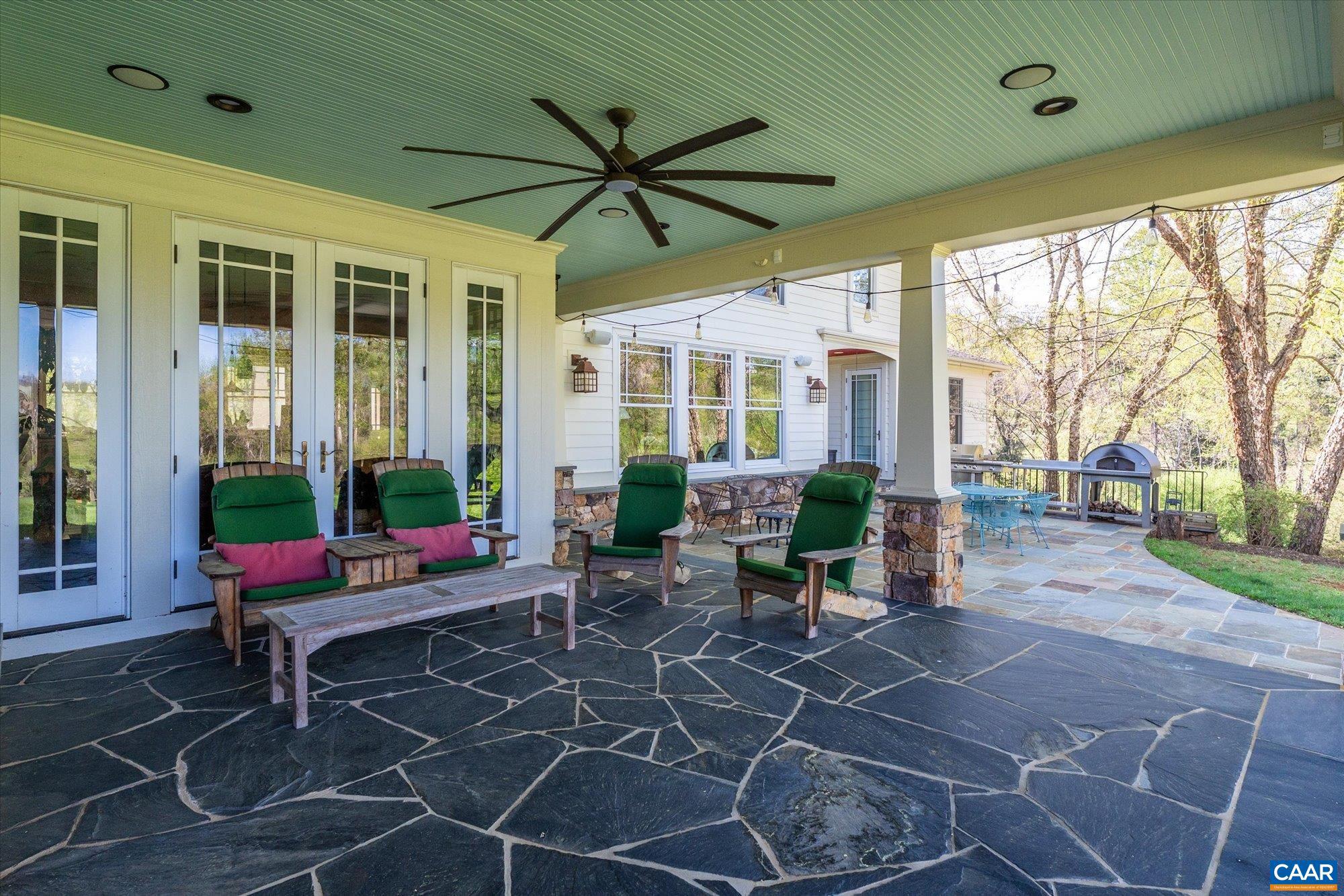 THE ROCKS - Residential