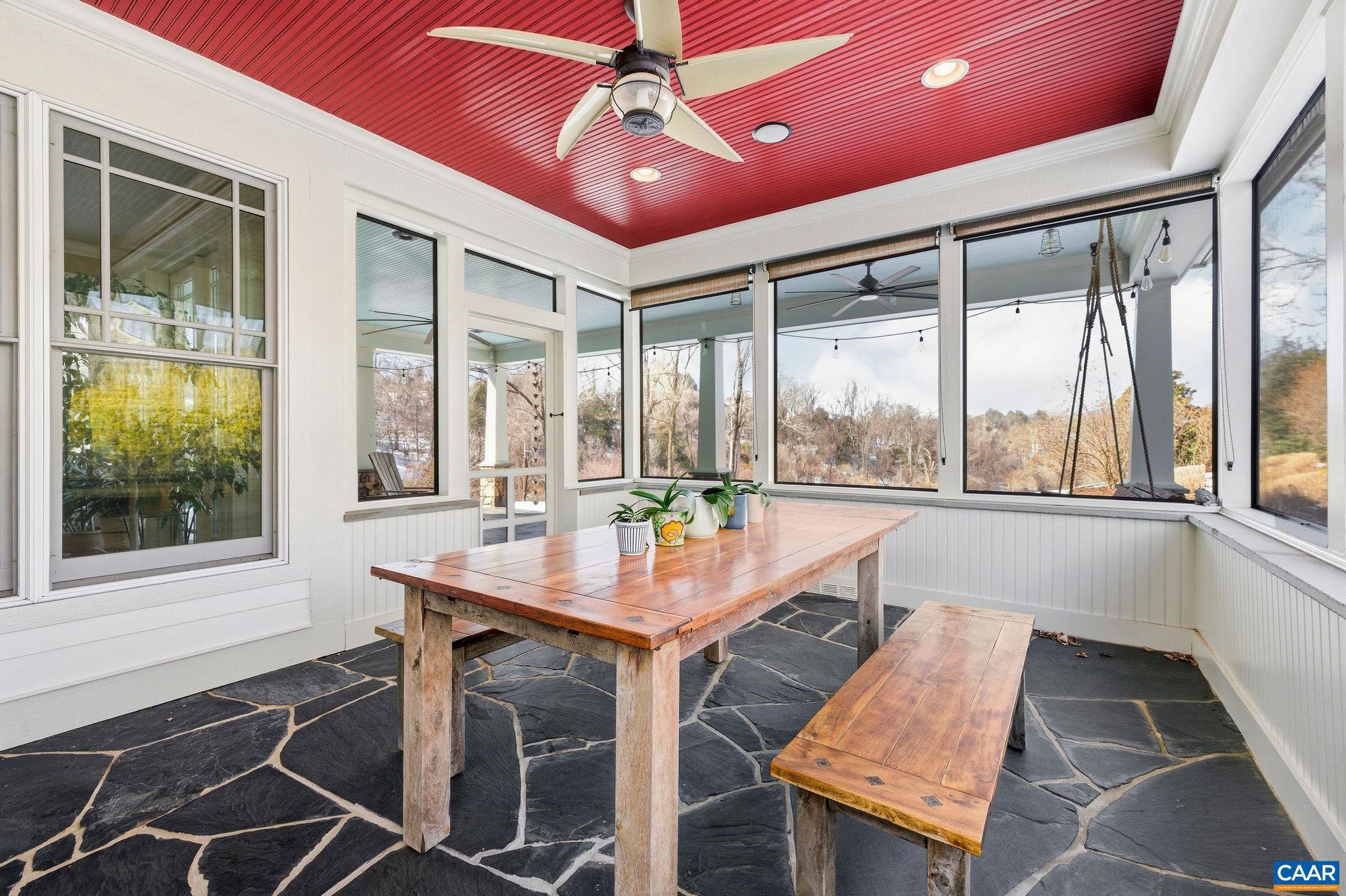 THE ROCKS - Residential