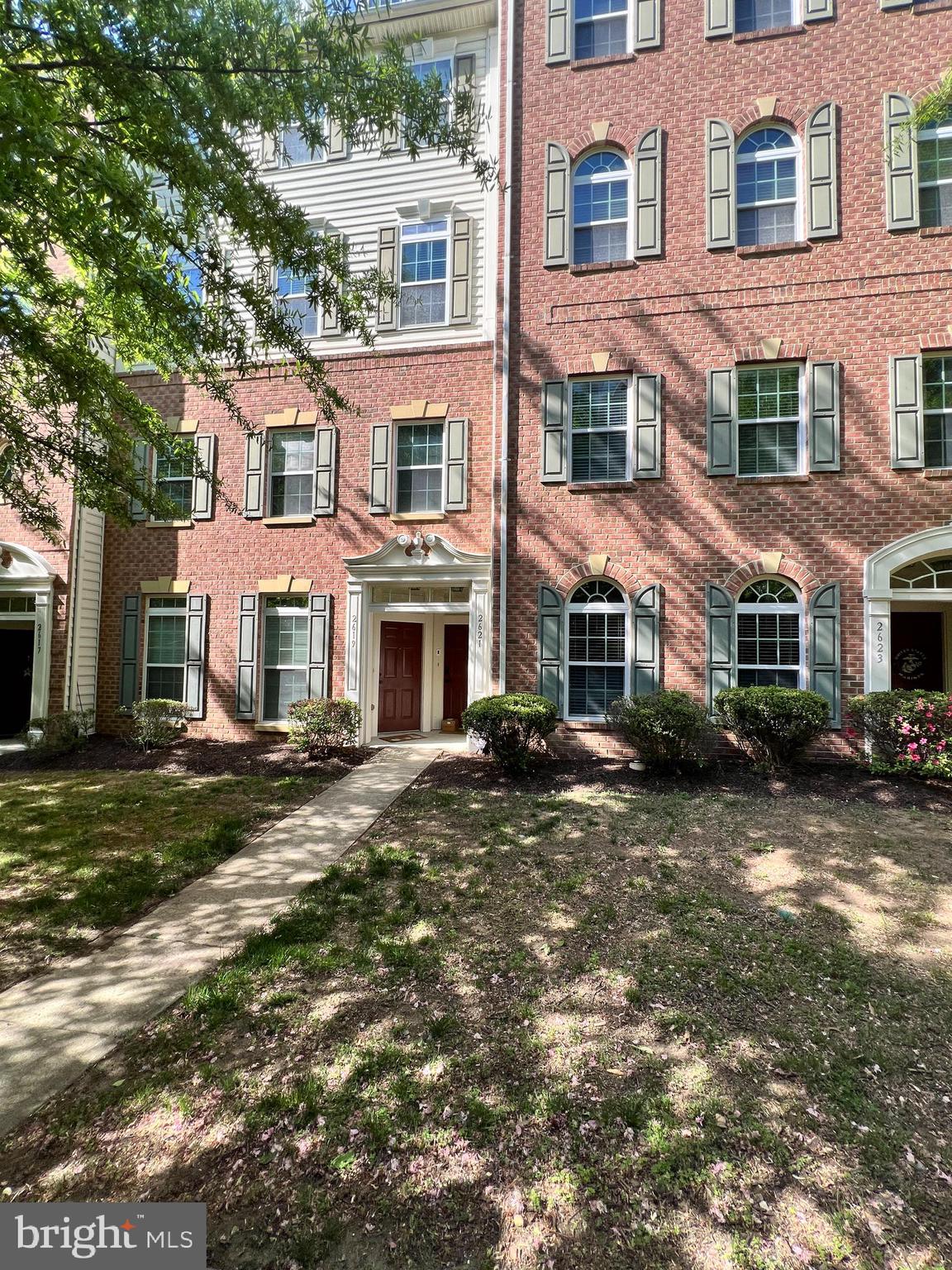 2621 EASTBOURNE DRIVE