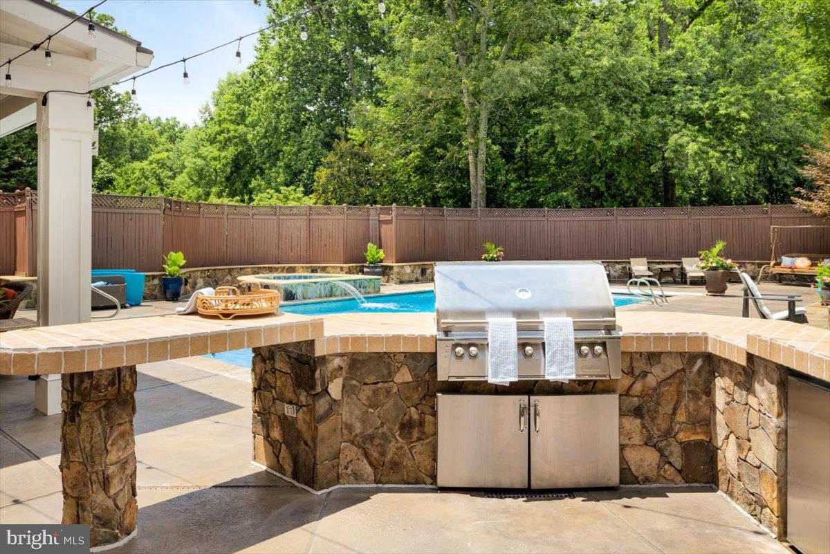 AIRSTON AT FOX MILL - Residential