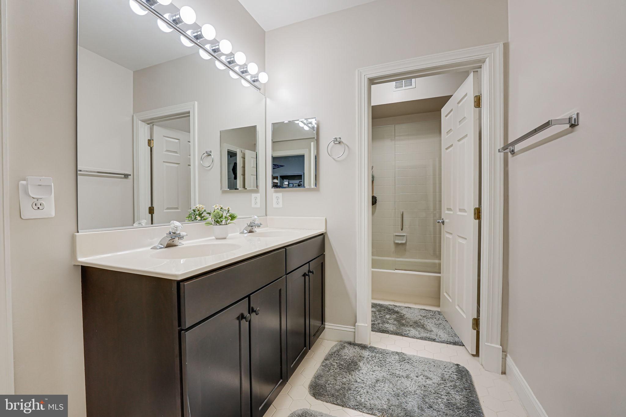 AIRSTON AT FOX MILL - Residential