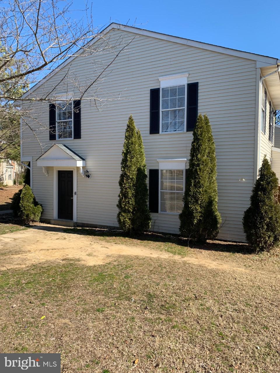 Fantastic opportunity to rent a beautiful end-unit townhome located in the charming Westbury neighborhood. This lovely home features 3 spacious bedrooms and 1.5 baths, perfect for comfortable living.
The main level boasts an open kitchen and dining room floor plan, with stylish plank vinyl flooring throughout. You'll also find a convenient half bath with a washer and dryer included.
Upstairs, you'll find three generously-sized bedrooms, each equipped with ceiling fans to keep you cool and comfortable. The full bathroom on this level has been recently updated with brand new flooring.
One of the standout features of this home is the private, fenced-in back yard, providing both security and a great space for outdoor activities.
Location-wise, you couldn't ask for more! This townhome is just minutes away from Pax River Naval Air Station, shopping centers, and various attractions, making it an ideal spot for those looking for both comfort and convenience.
