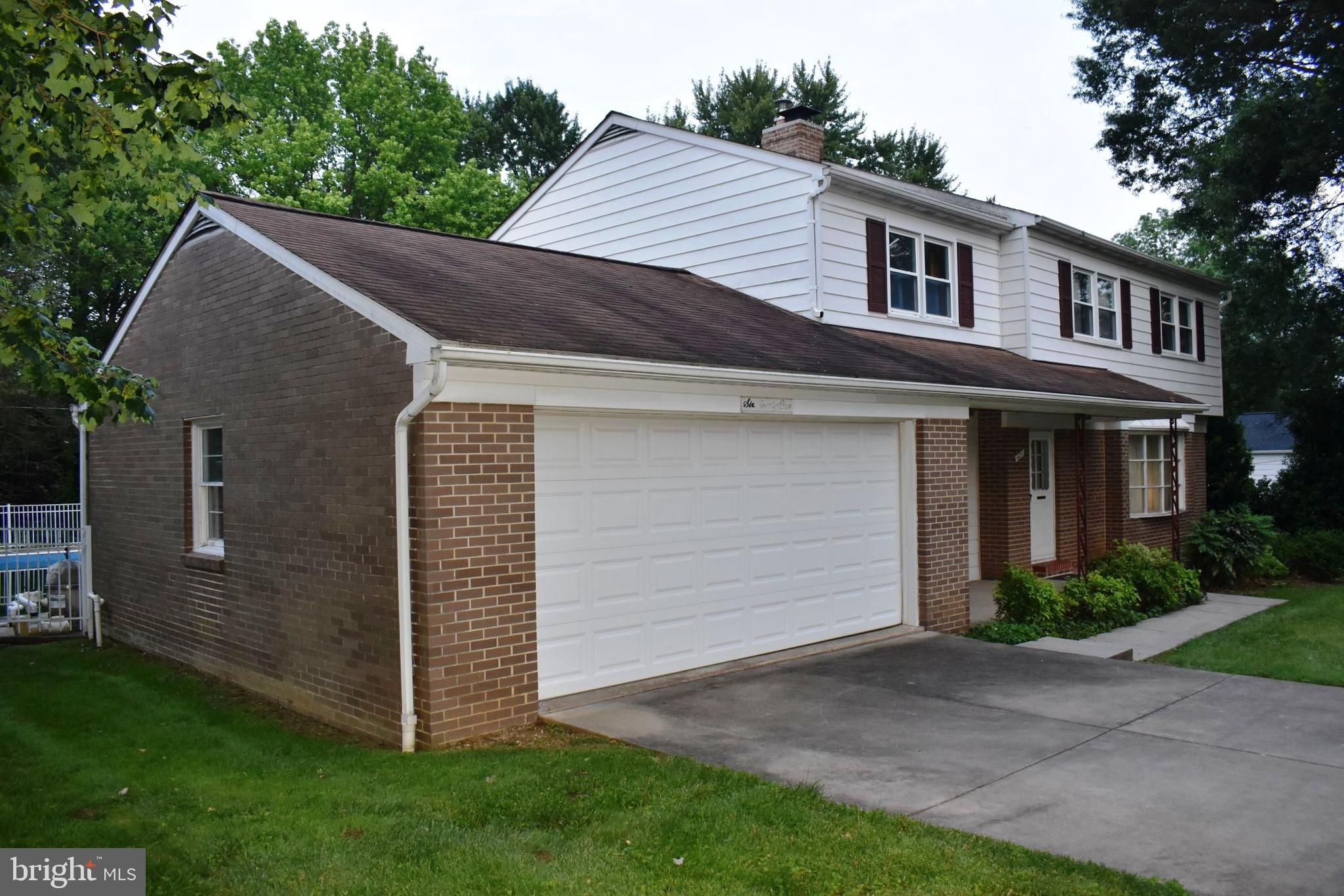 621 S SHAMROCK ROAD