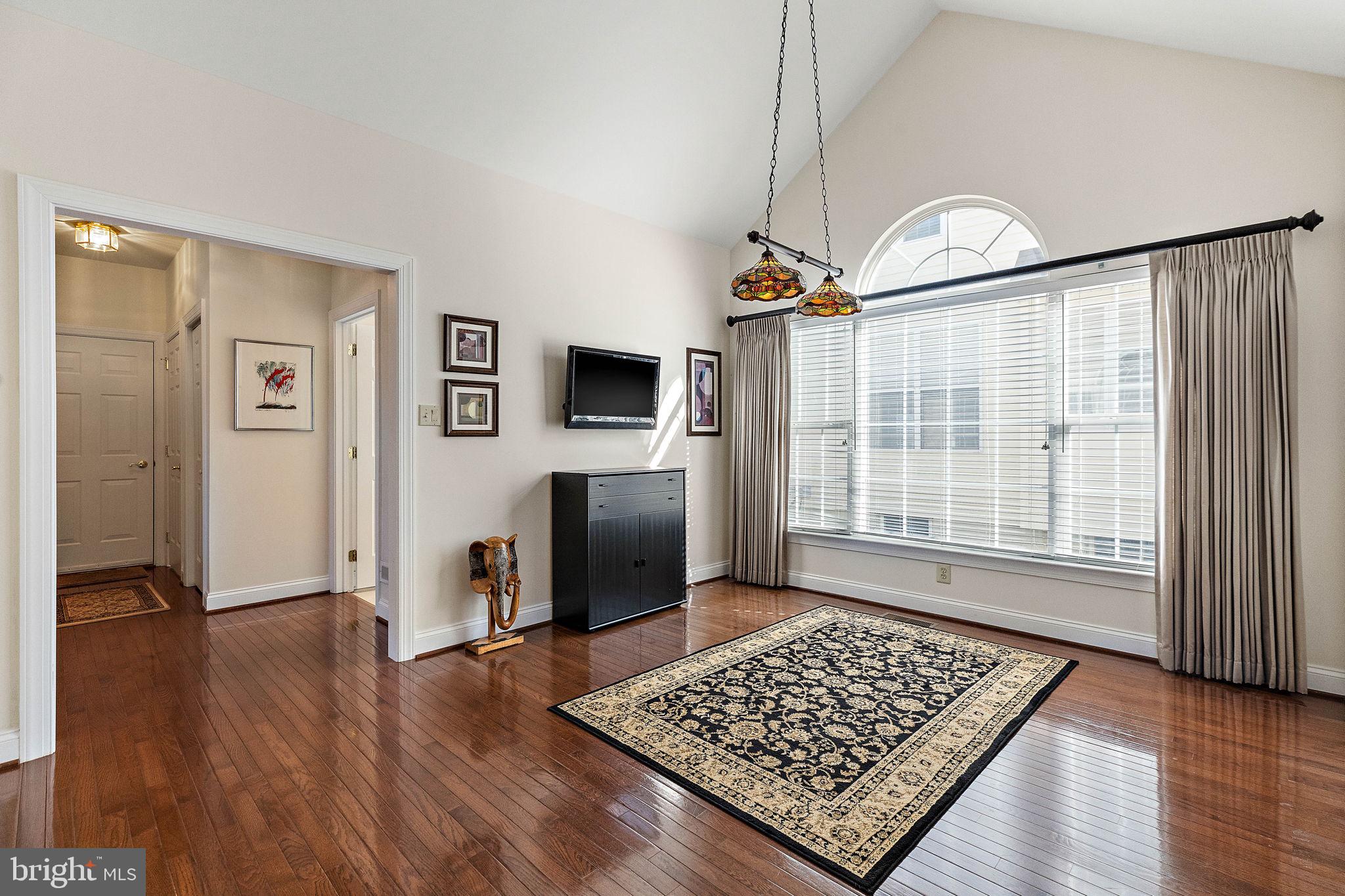 VICTORIA GARDENS - Residential