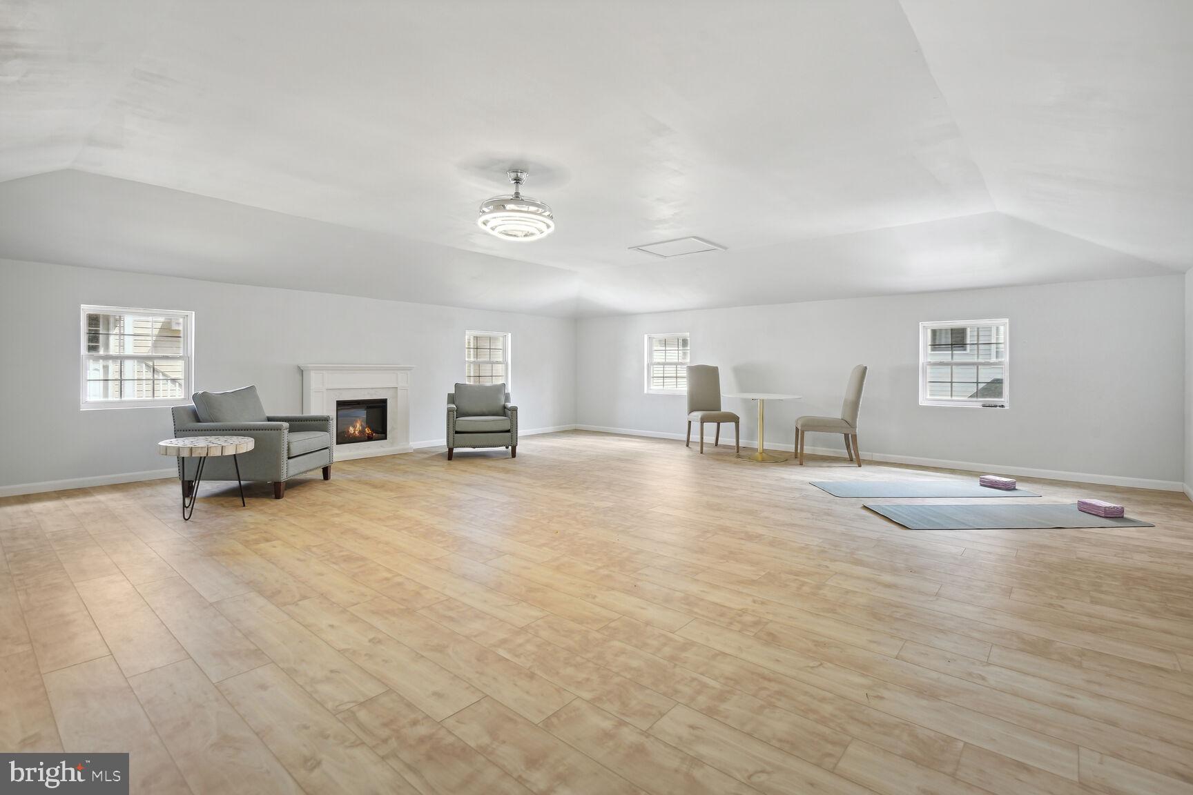 KENSINGTON - Residential