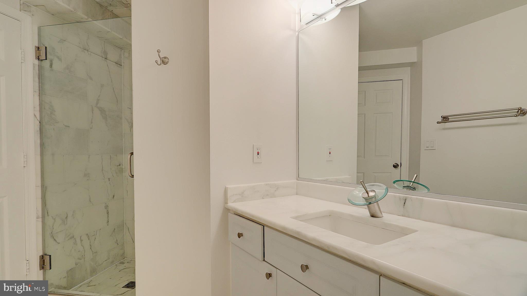 FOUNDERS WALK - Residential