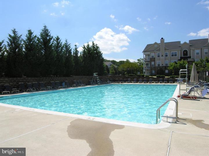 FOUNDERS WALK - Residential