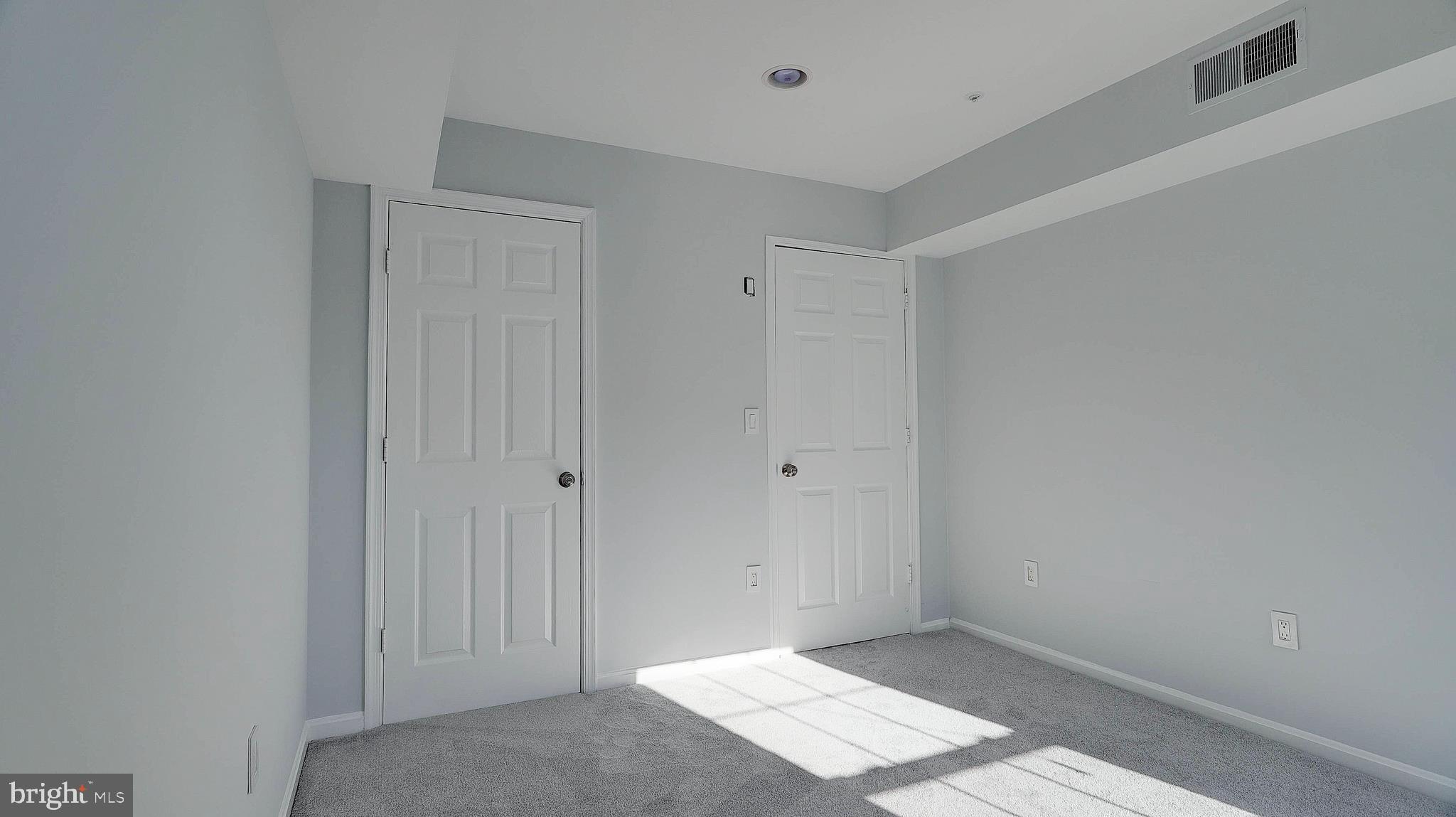 FOUNDERS WALK - Residential