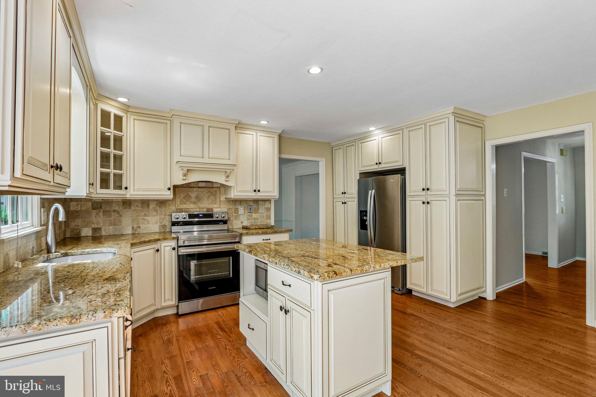 LEXTON WOODS - Residential