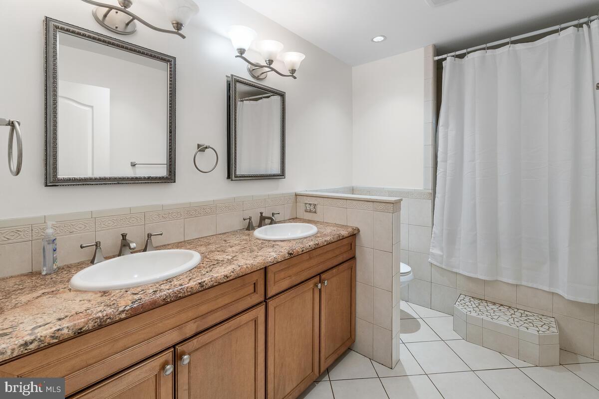 MIDDLETOWN - Residential