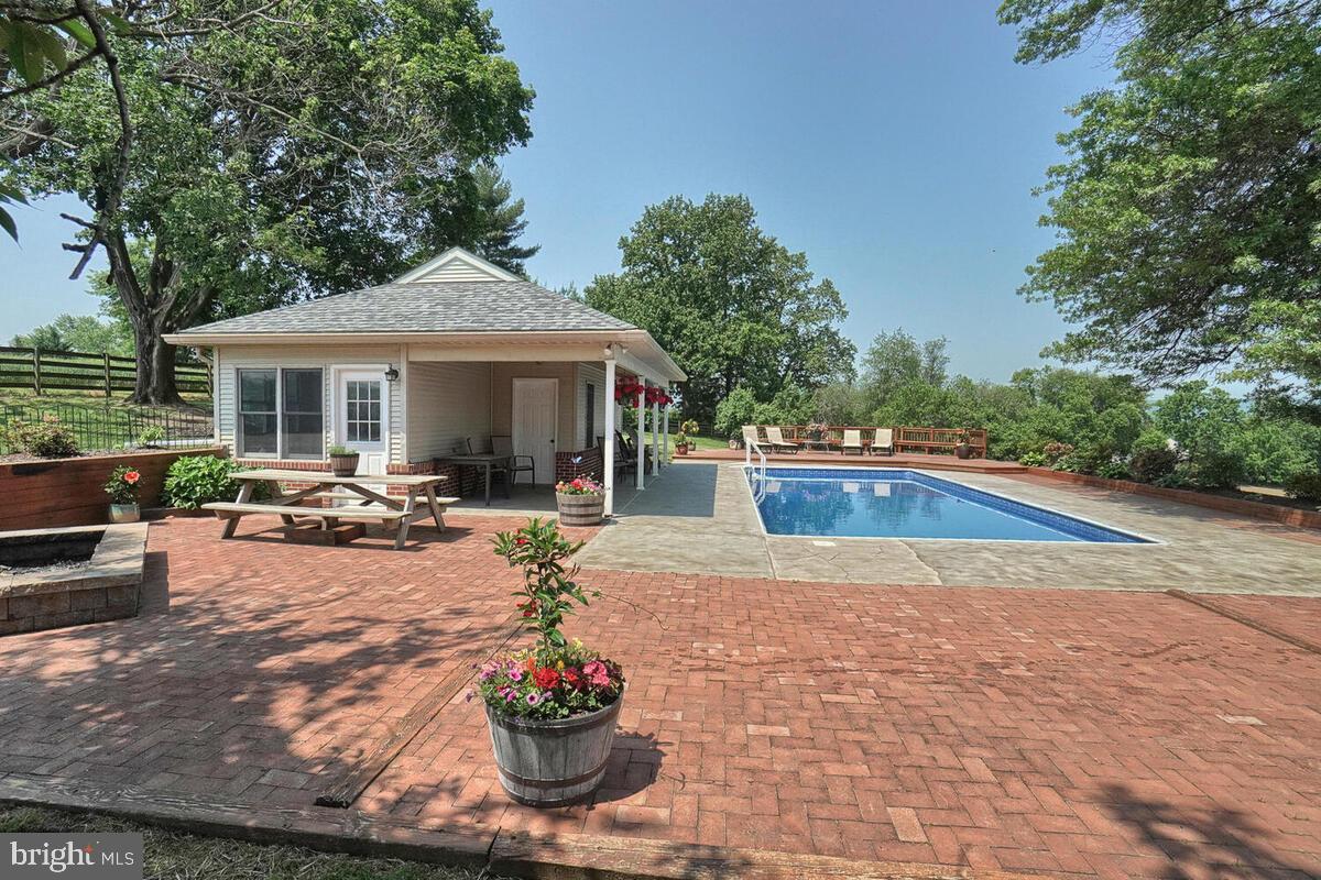 MIDDLETOWN - Residential