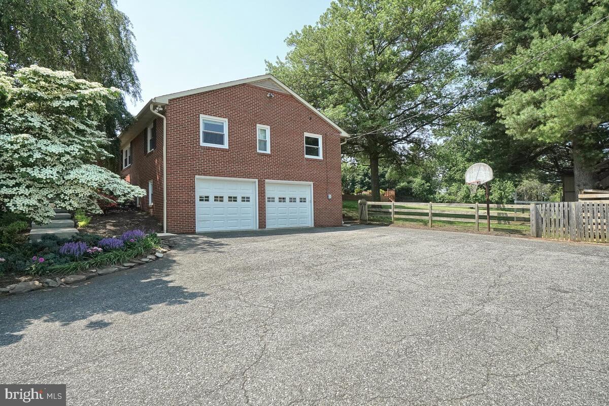 MIDDLETOWN - Residential