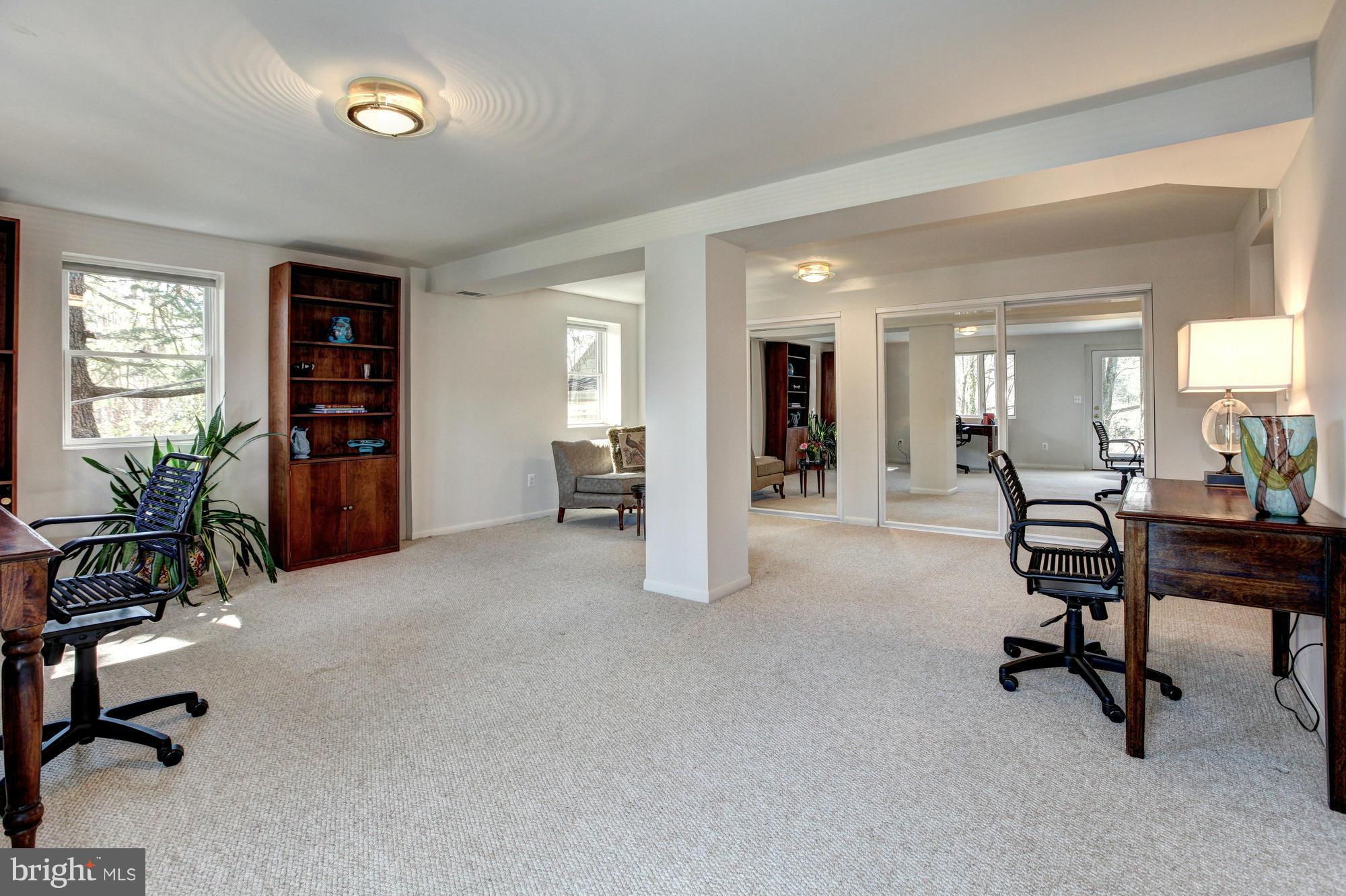 LAKE BARCROFT - Residential