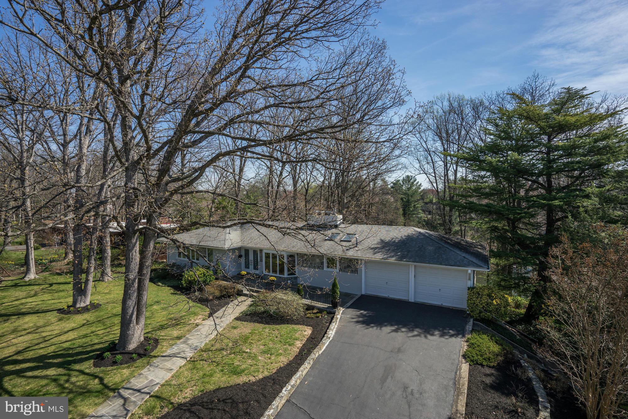 LAKE BARCROFT - Residential