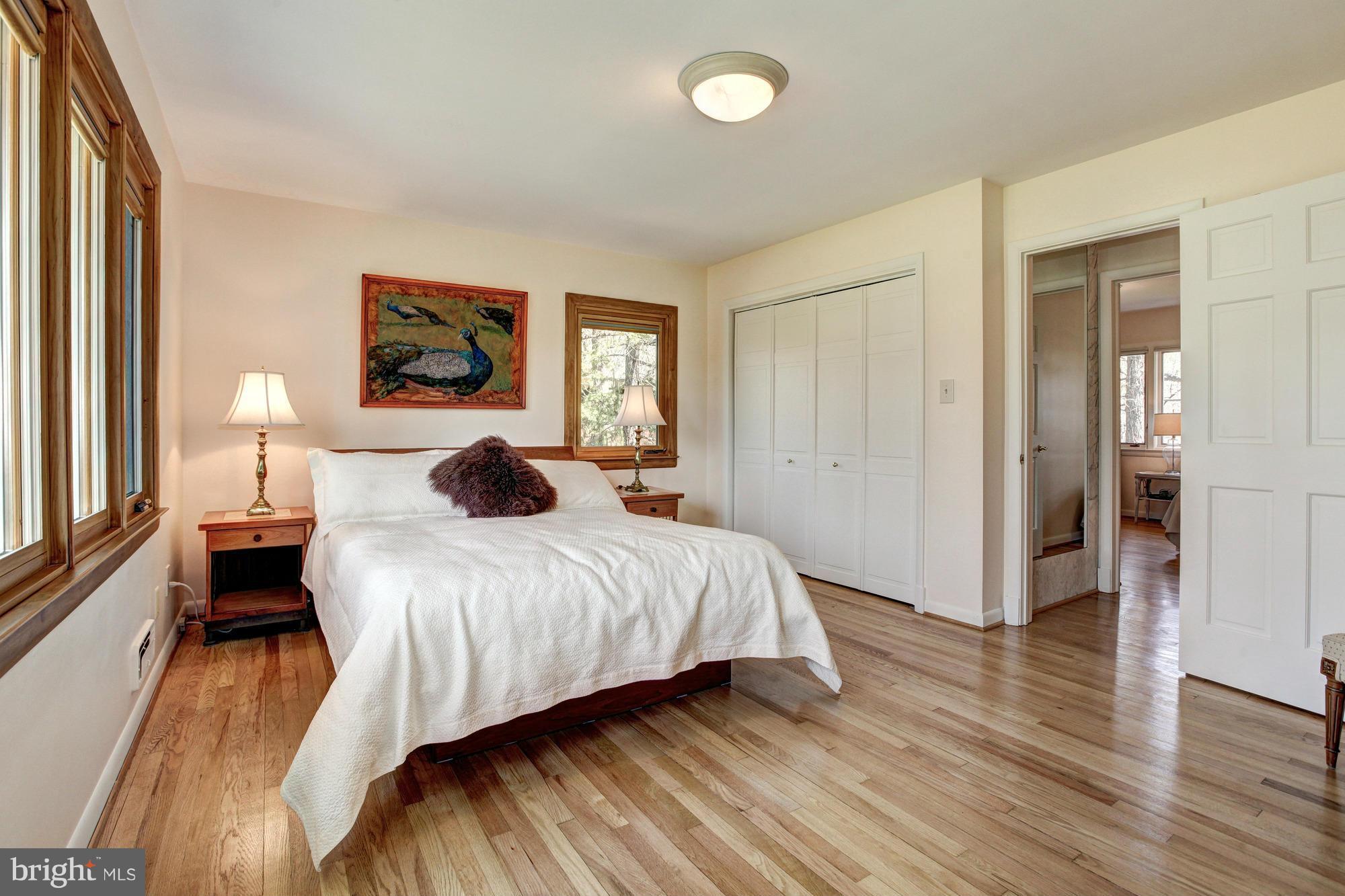 LAKE BARCROFT - Residential