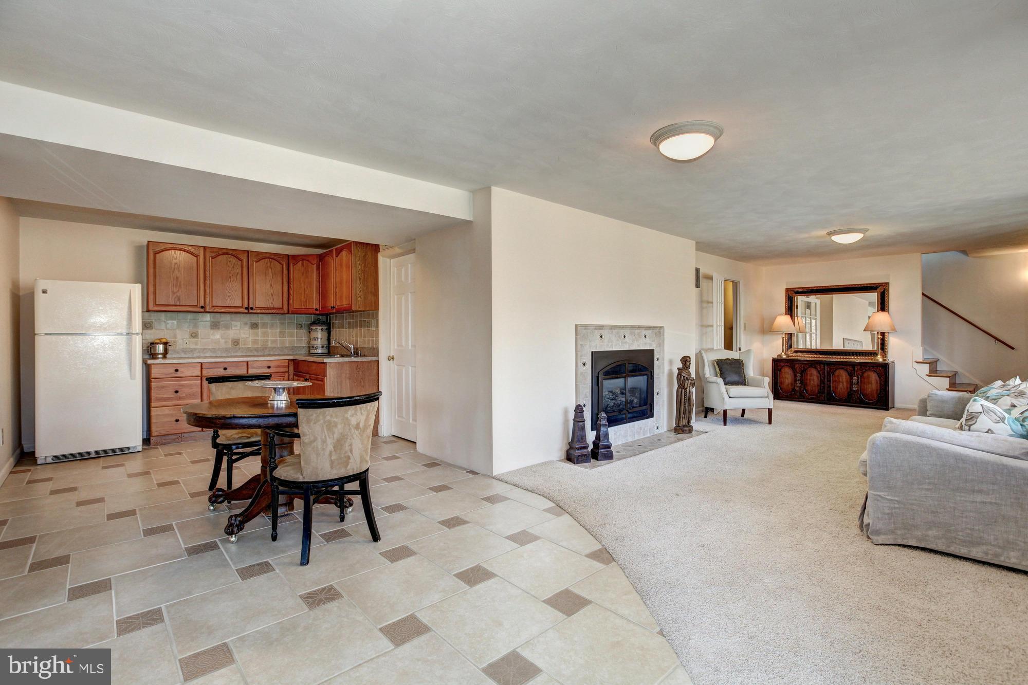 LAKE BARCROFT - Residential