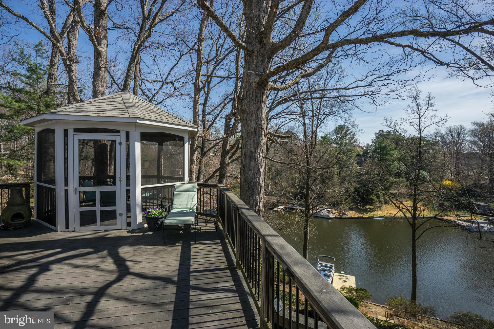 LAKE BARCROFT - Residential