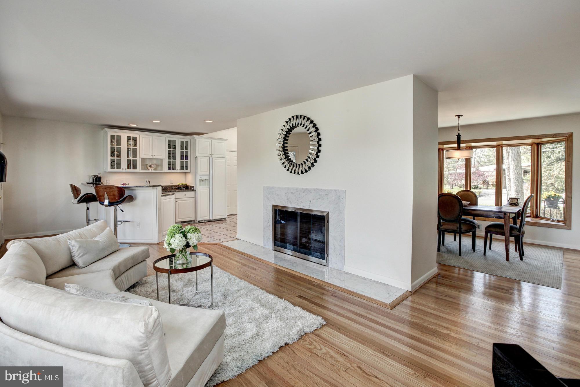 LAKE BARCROFT - Residential