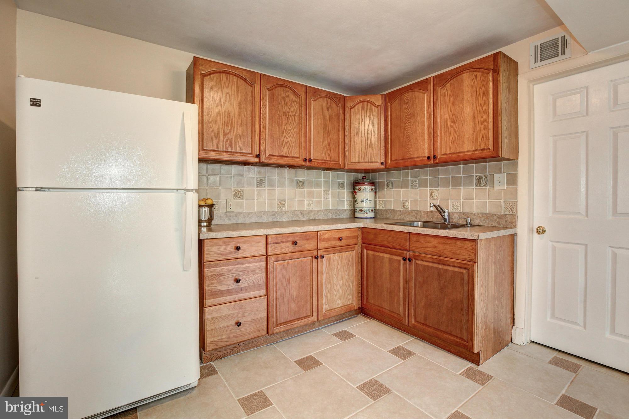 LAKE BARCROFT - Residential