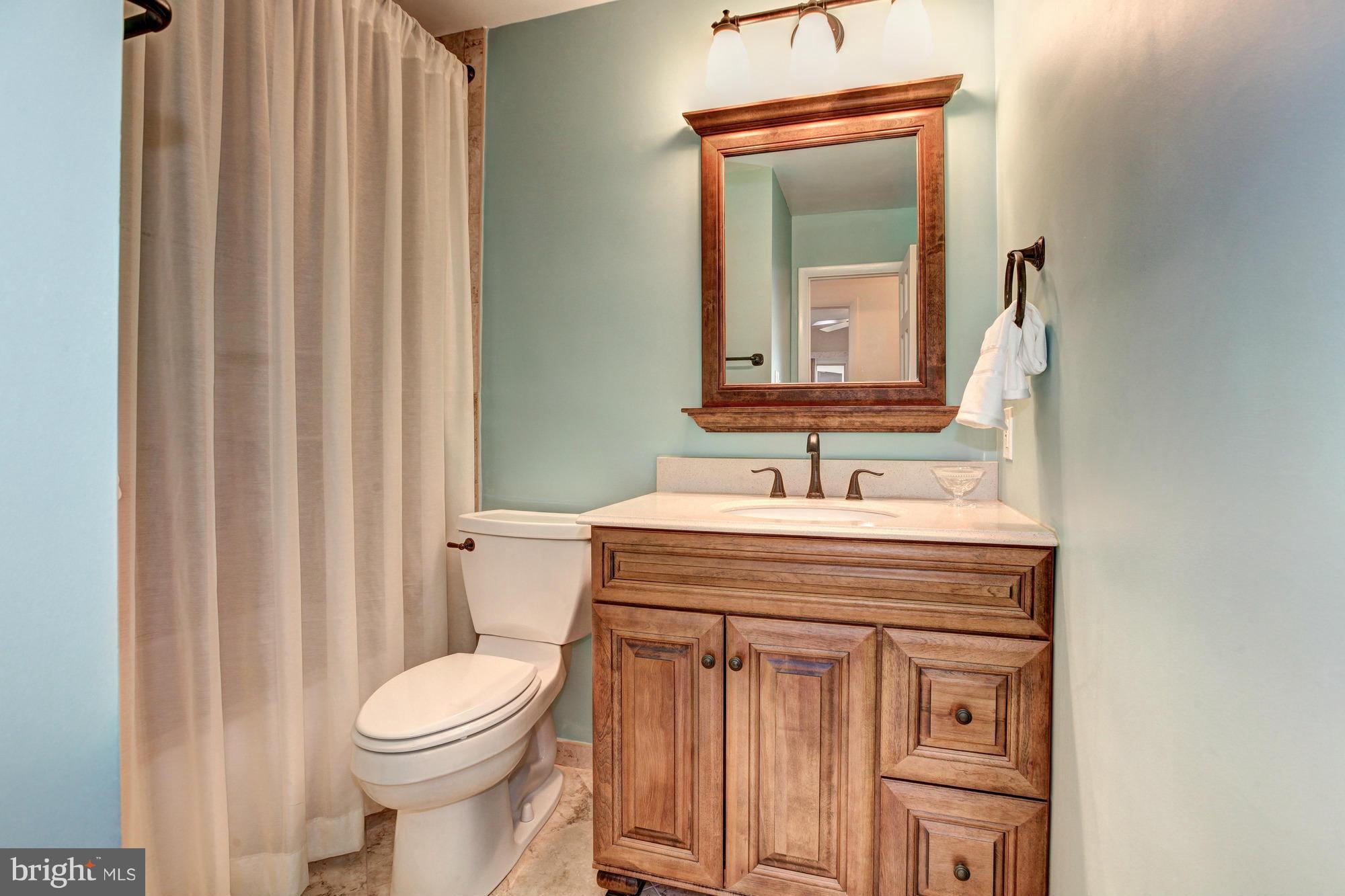 LAKE BARCROFT - Residential