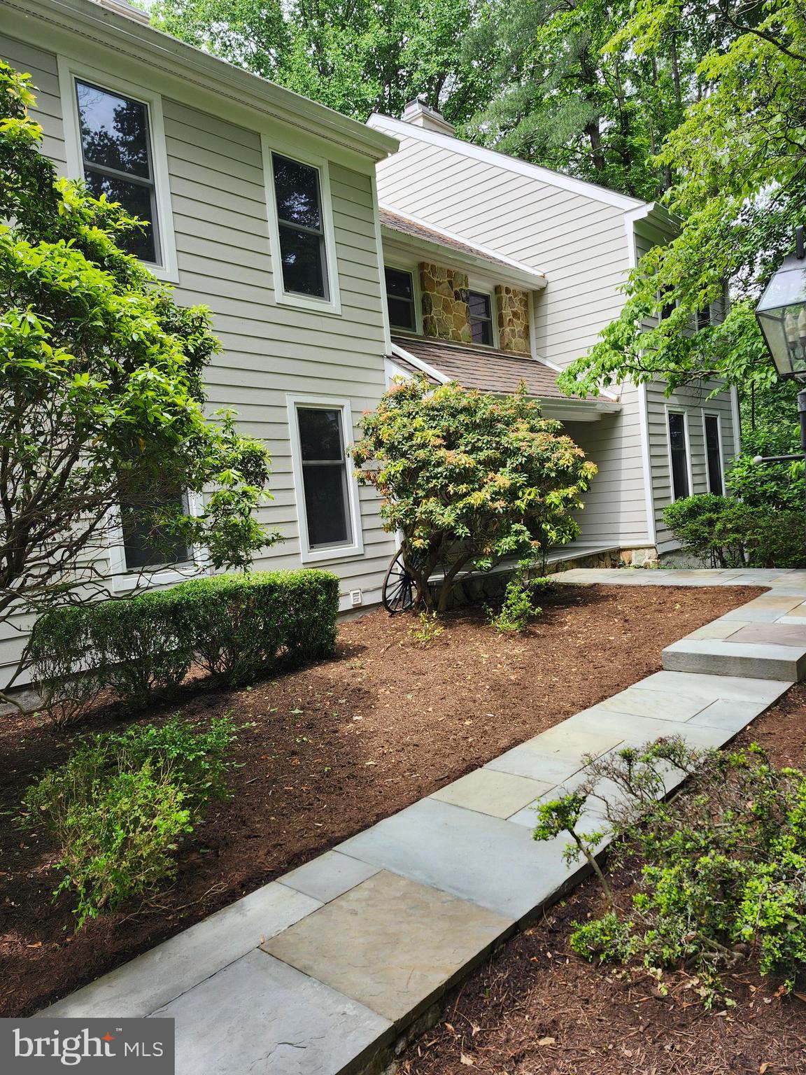 1067 HEARTSEASE DRIVE