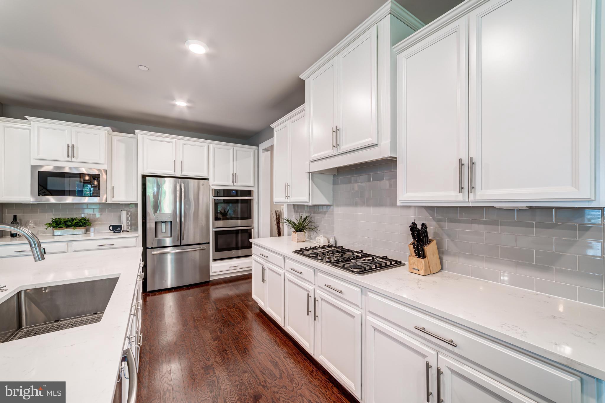 ESTATES AT GREENTREE FARM - Residential