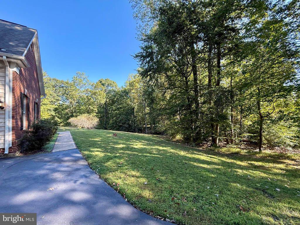 BROOKE POINT ESTATES - Residential Lease