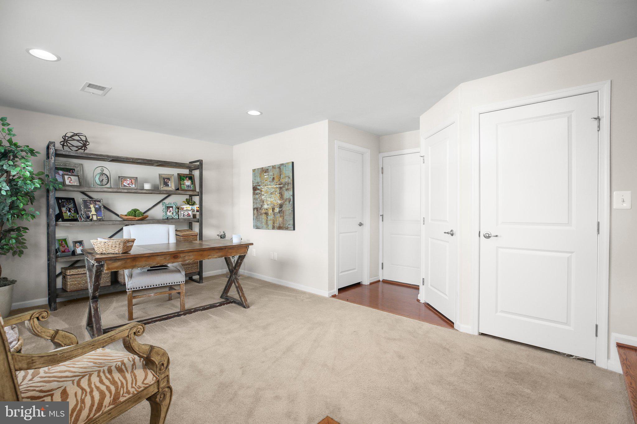 GOVERNORS ROW - Residential