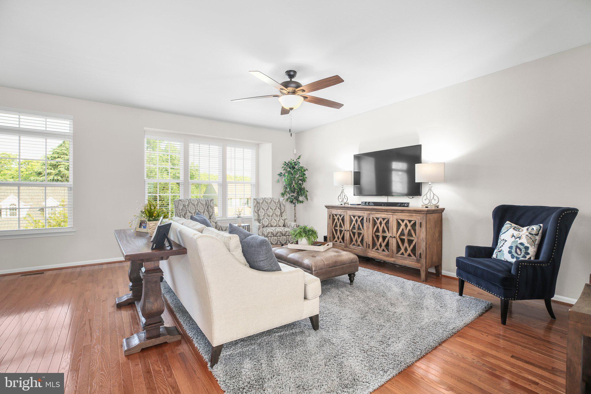 GOVERNORS ROW - Residential