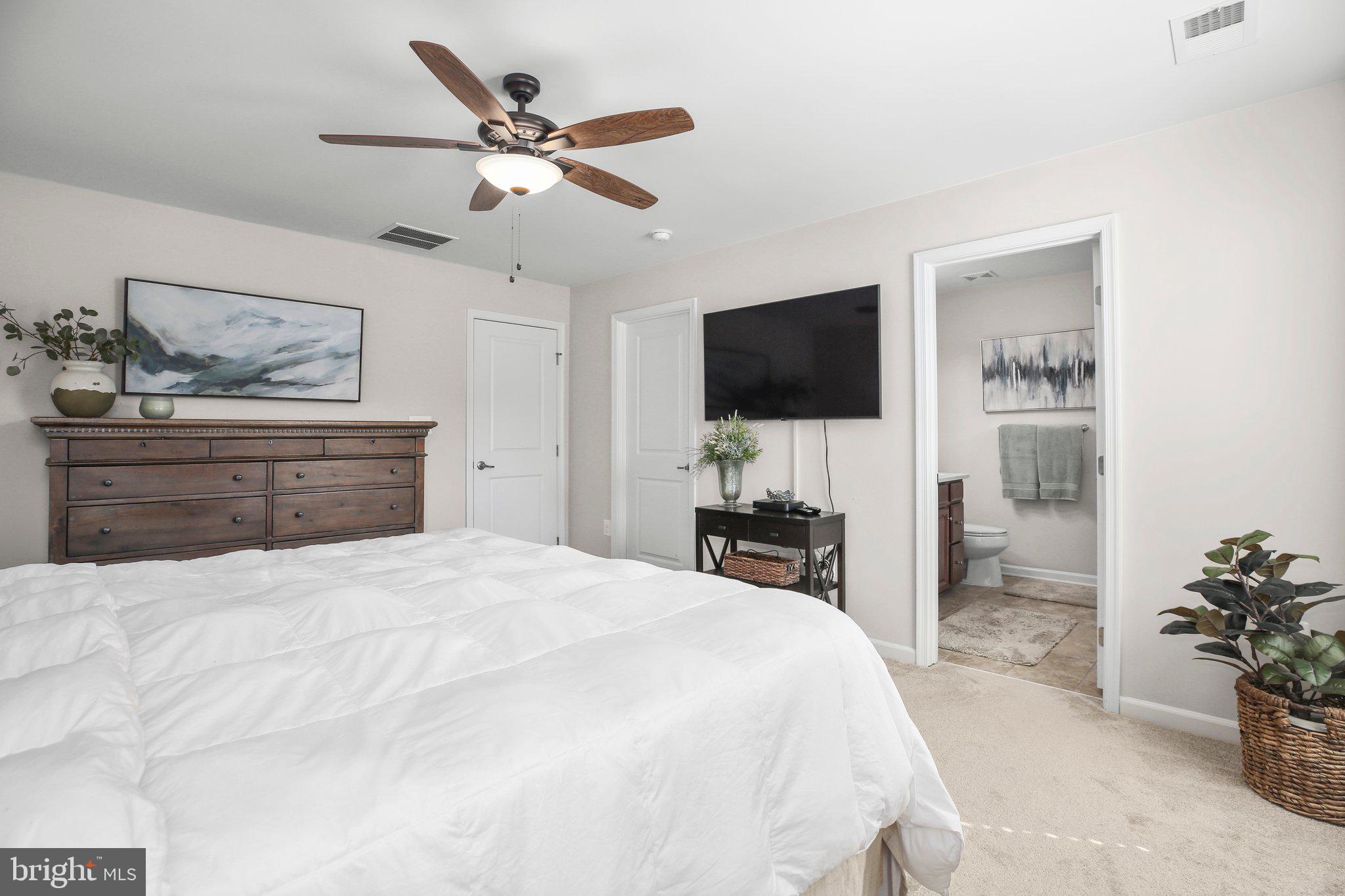 GOVERNORS ROW - Residential