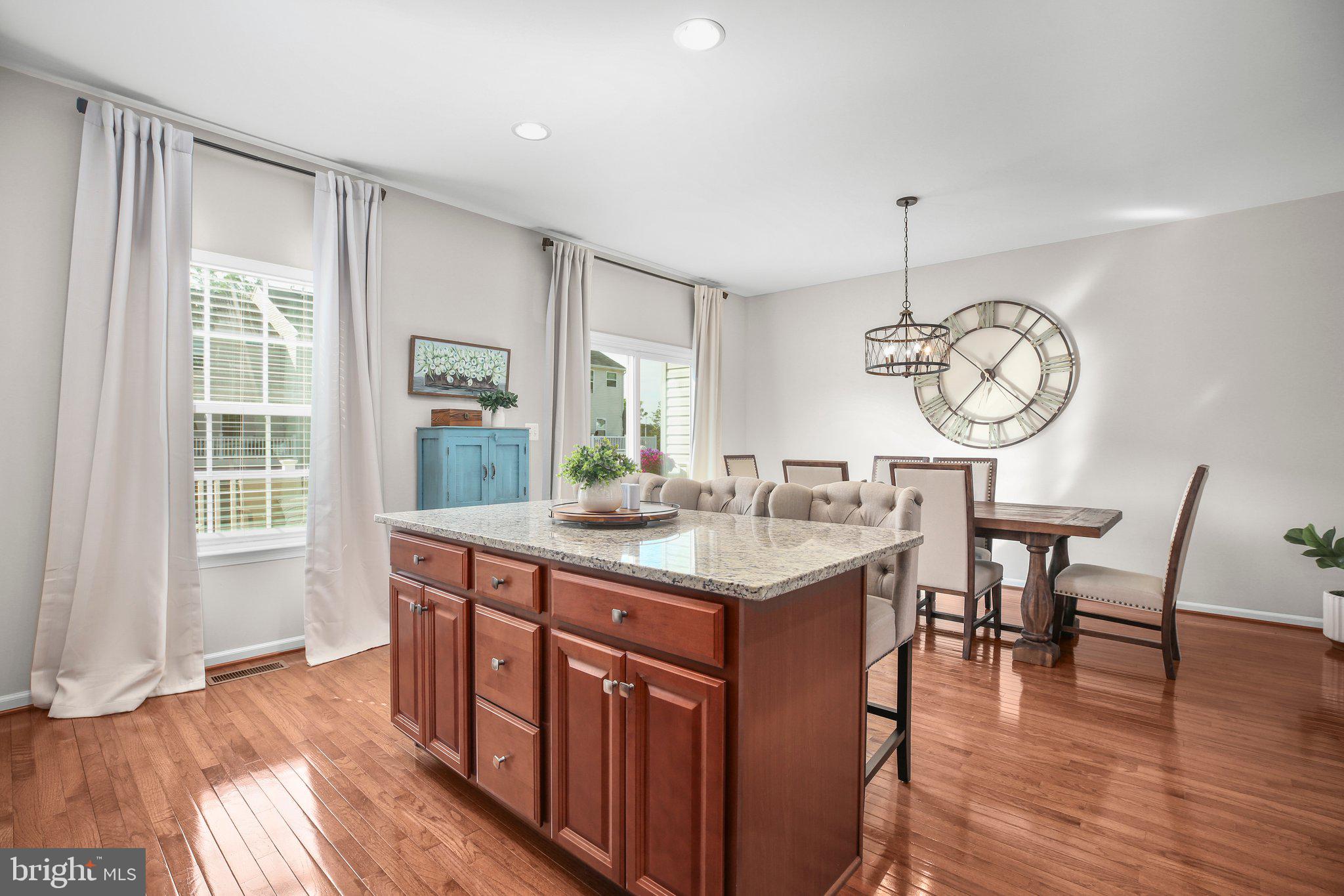 GOVERNORS ROW - Residential