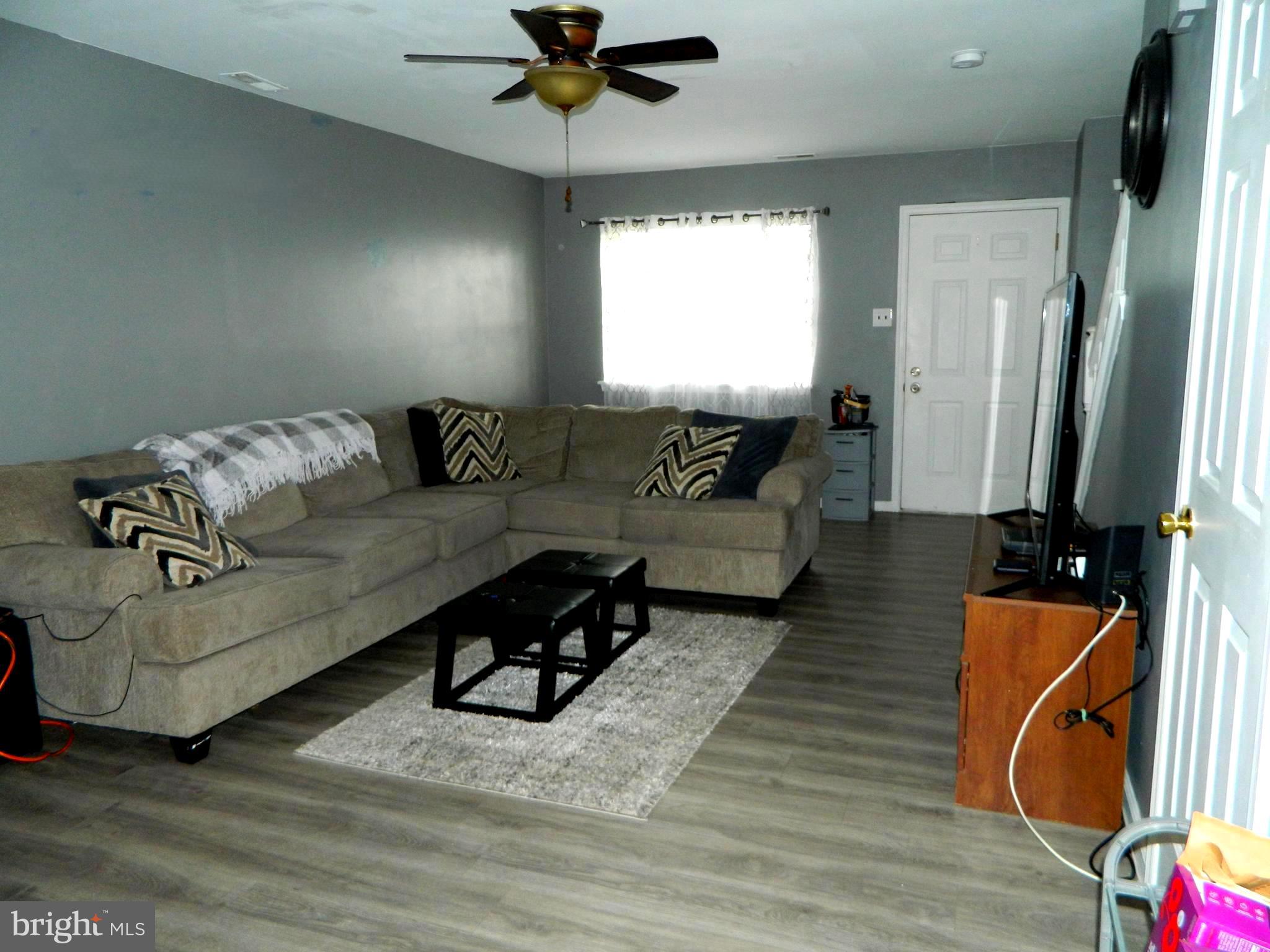 1033 HILLSBORO
