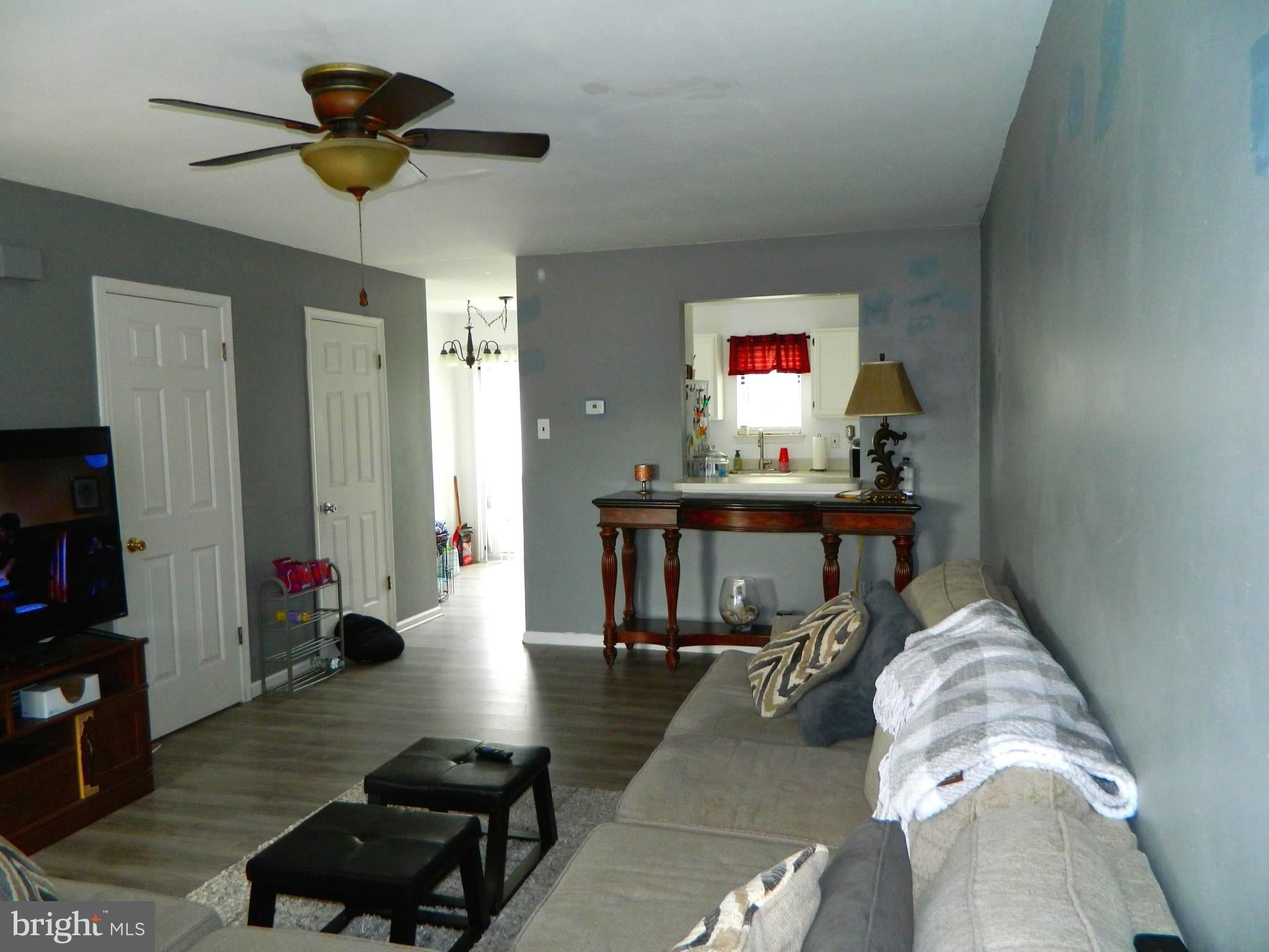 1033 HILLSBORO