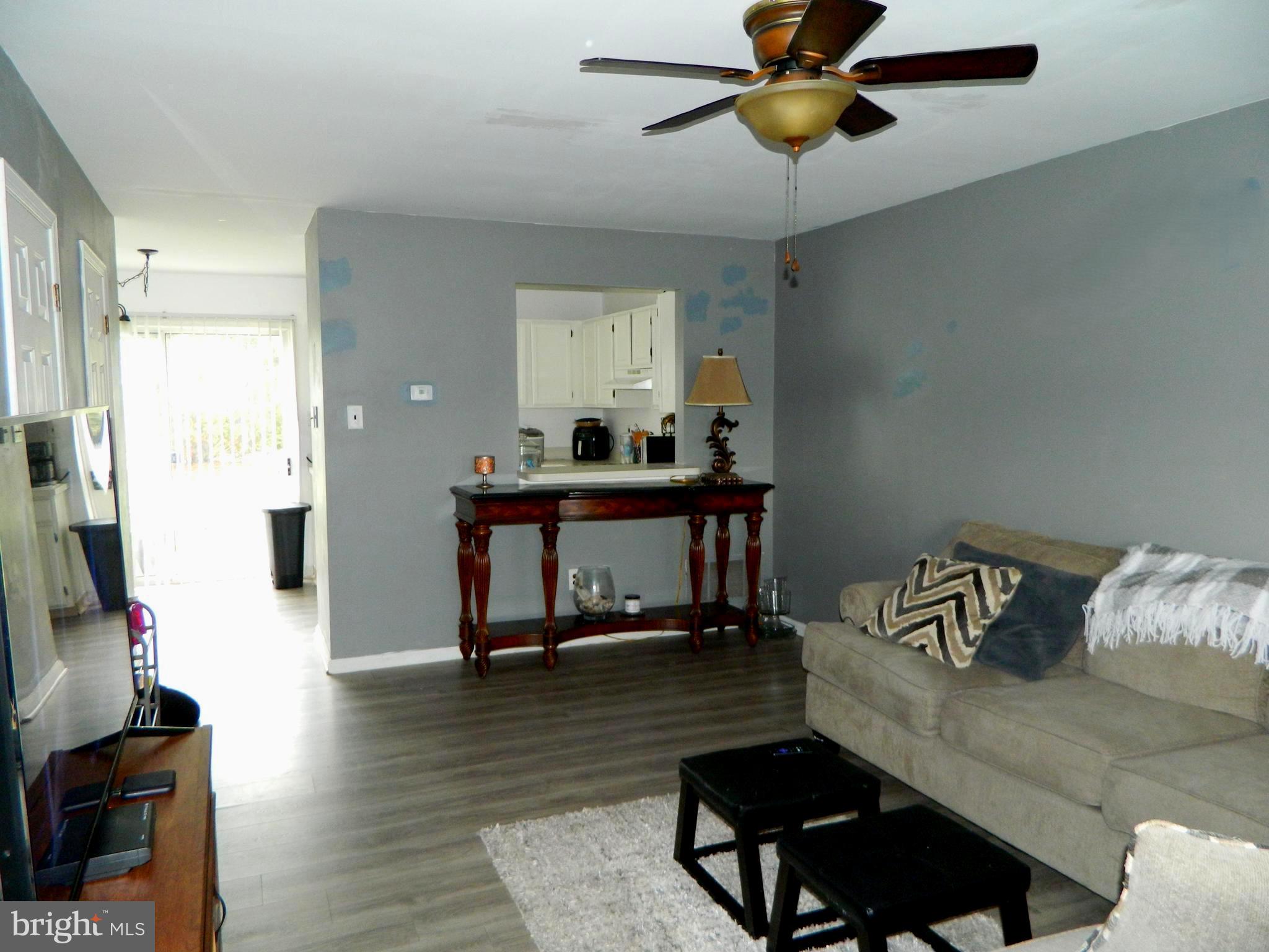 1033 HILLSBORO