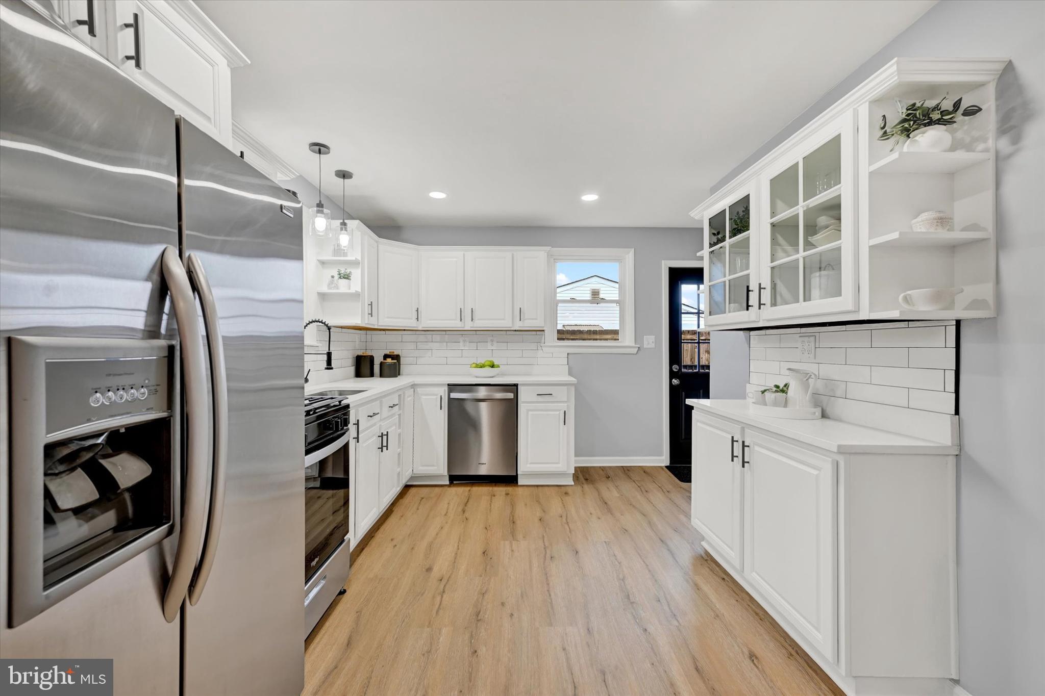 DELVALE MANOR - Residential