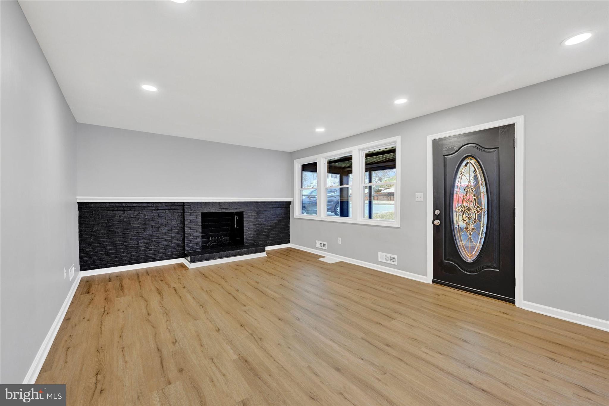 DELVALE MANOR - Residential