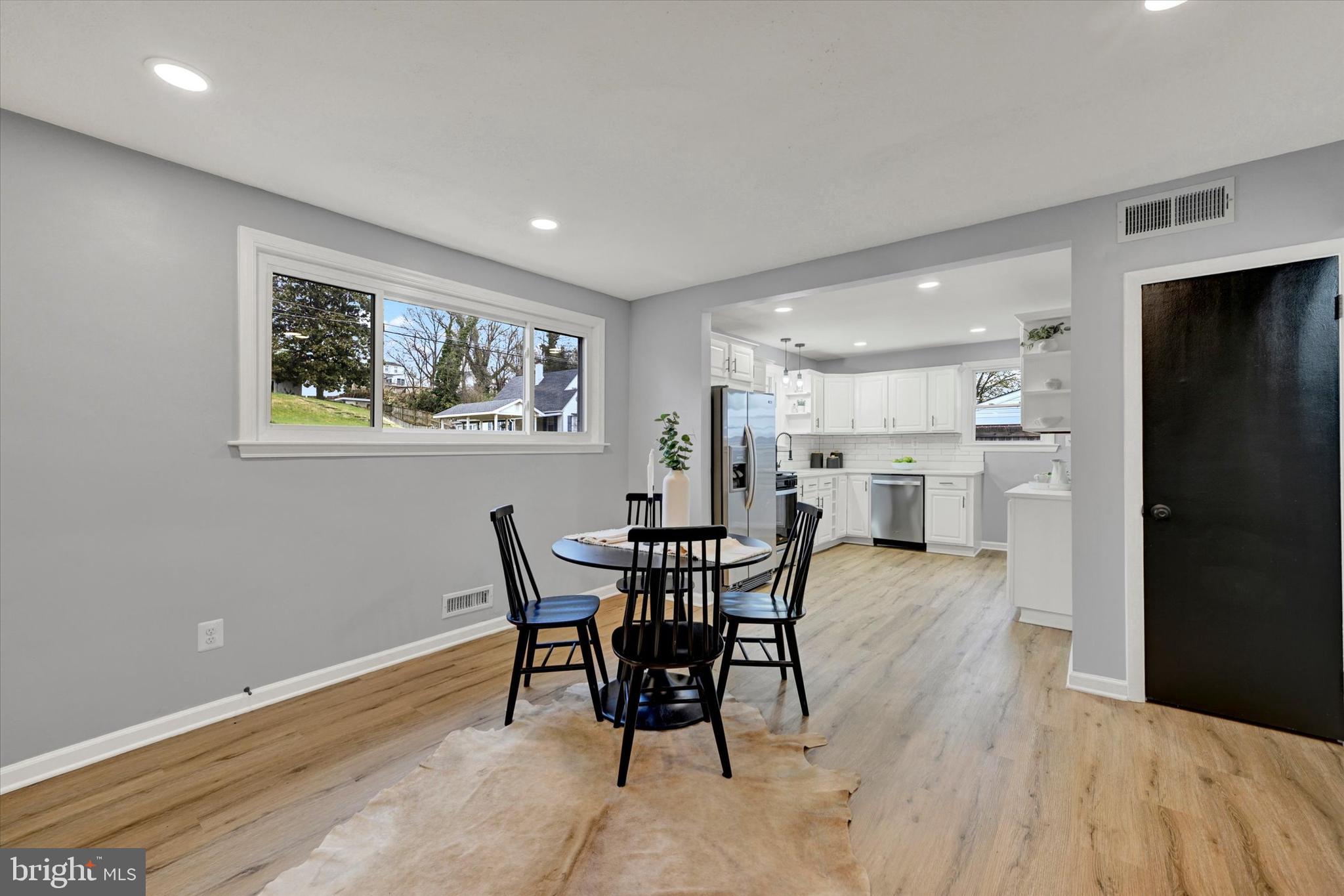 DELVALE MANOR - Residential